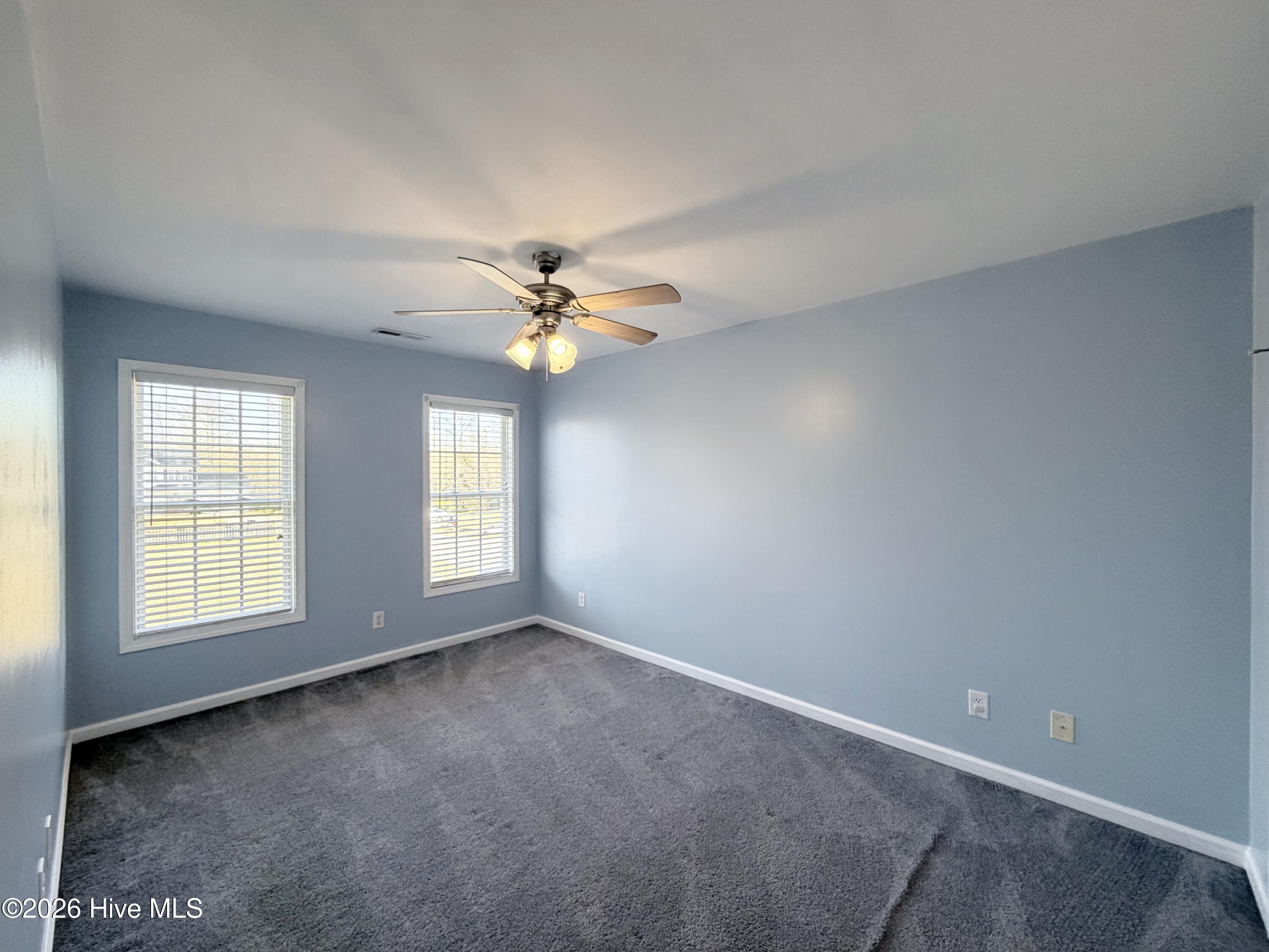 100547389 | Photo 35