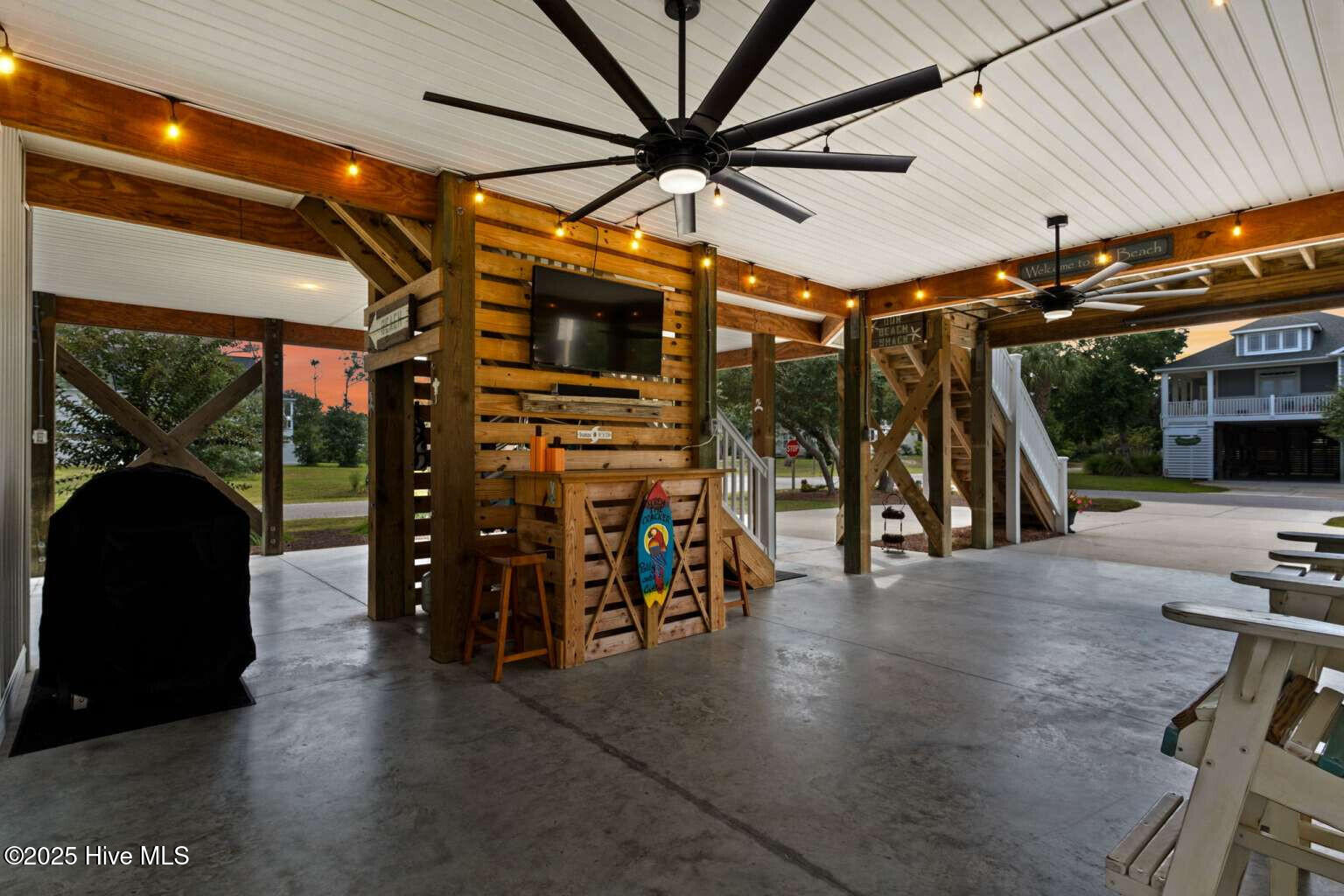 100530686 | Photo 16