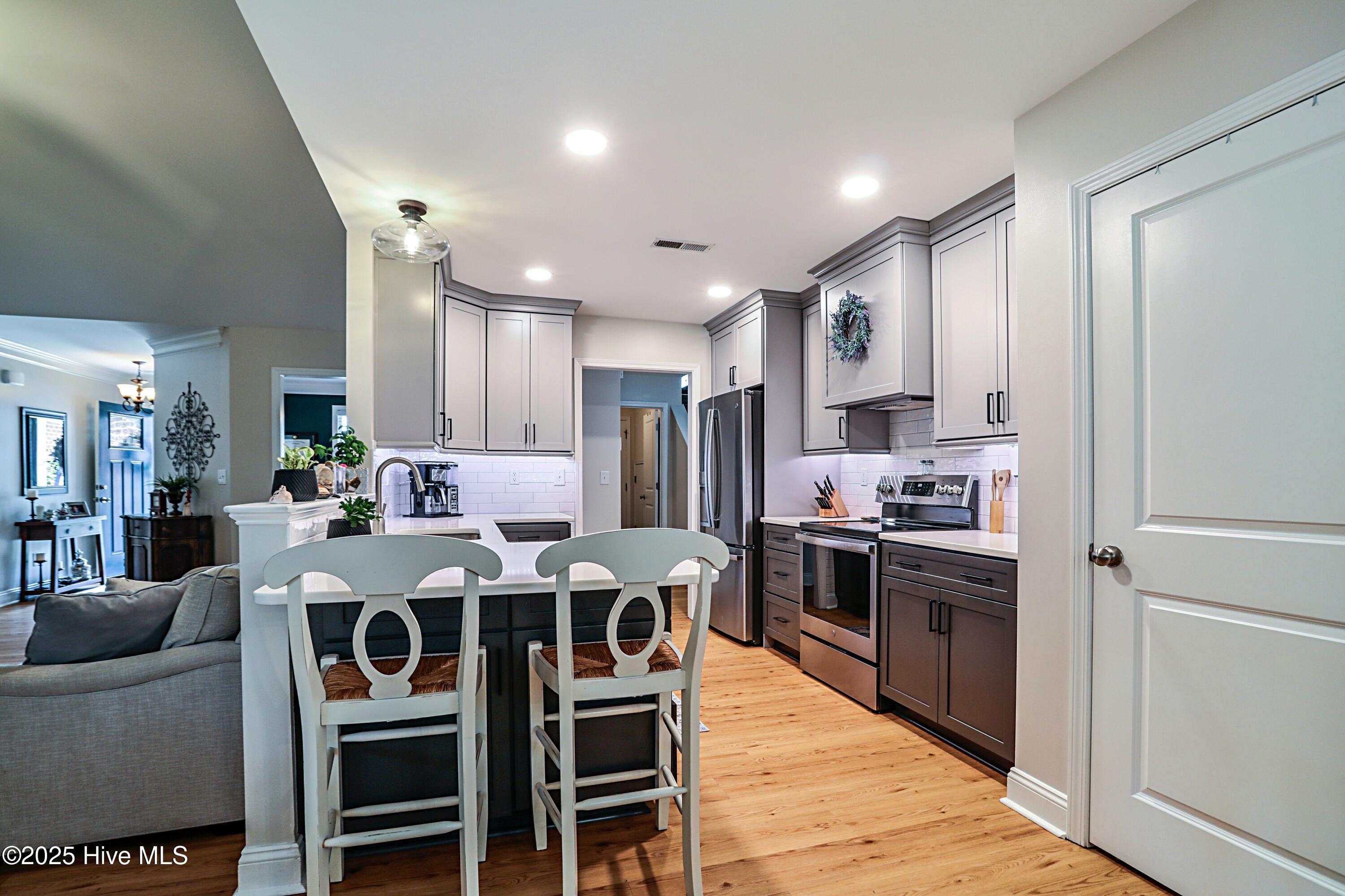 100541806 | Photo 19