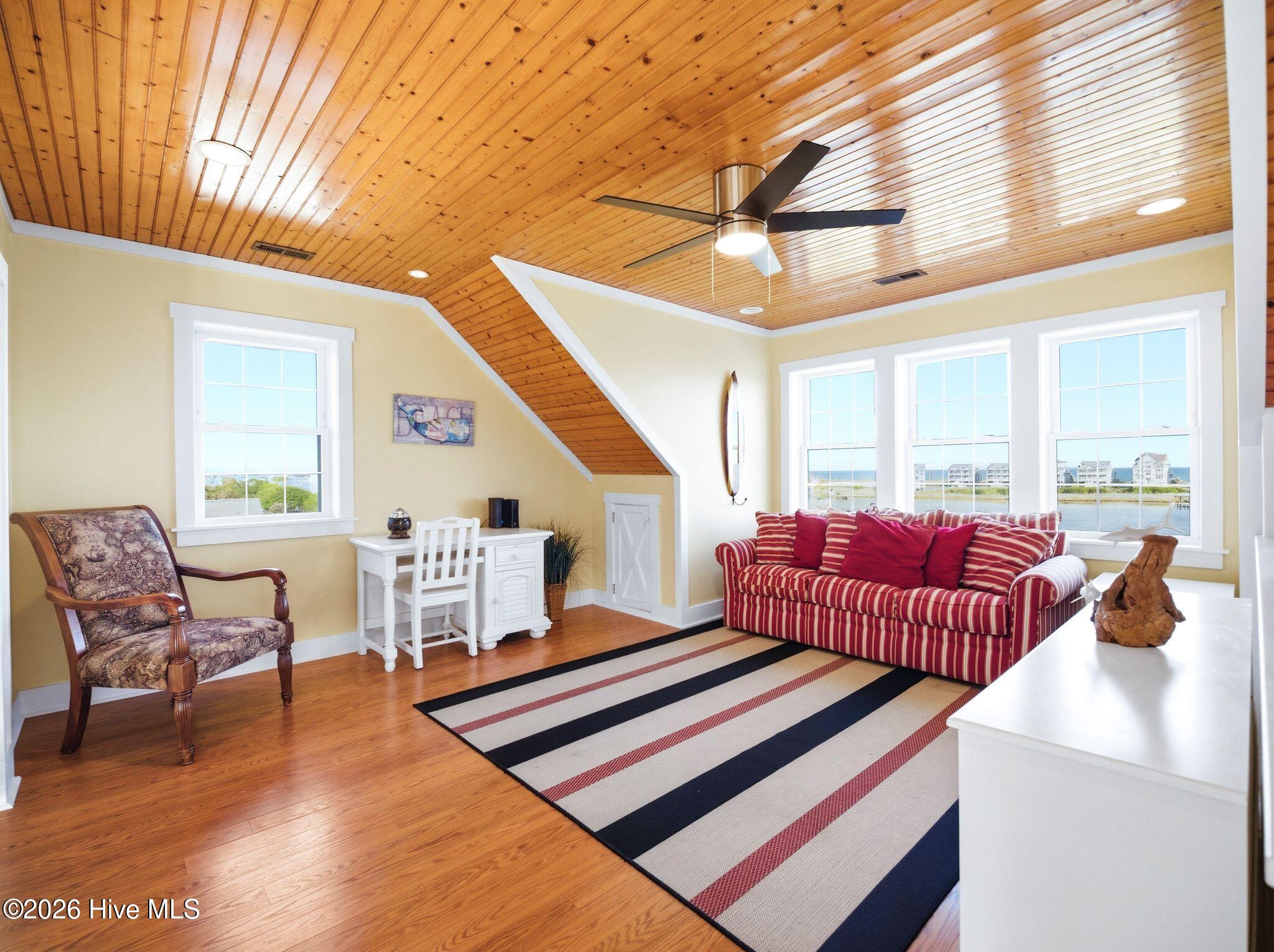 100569349 | Photo 73