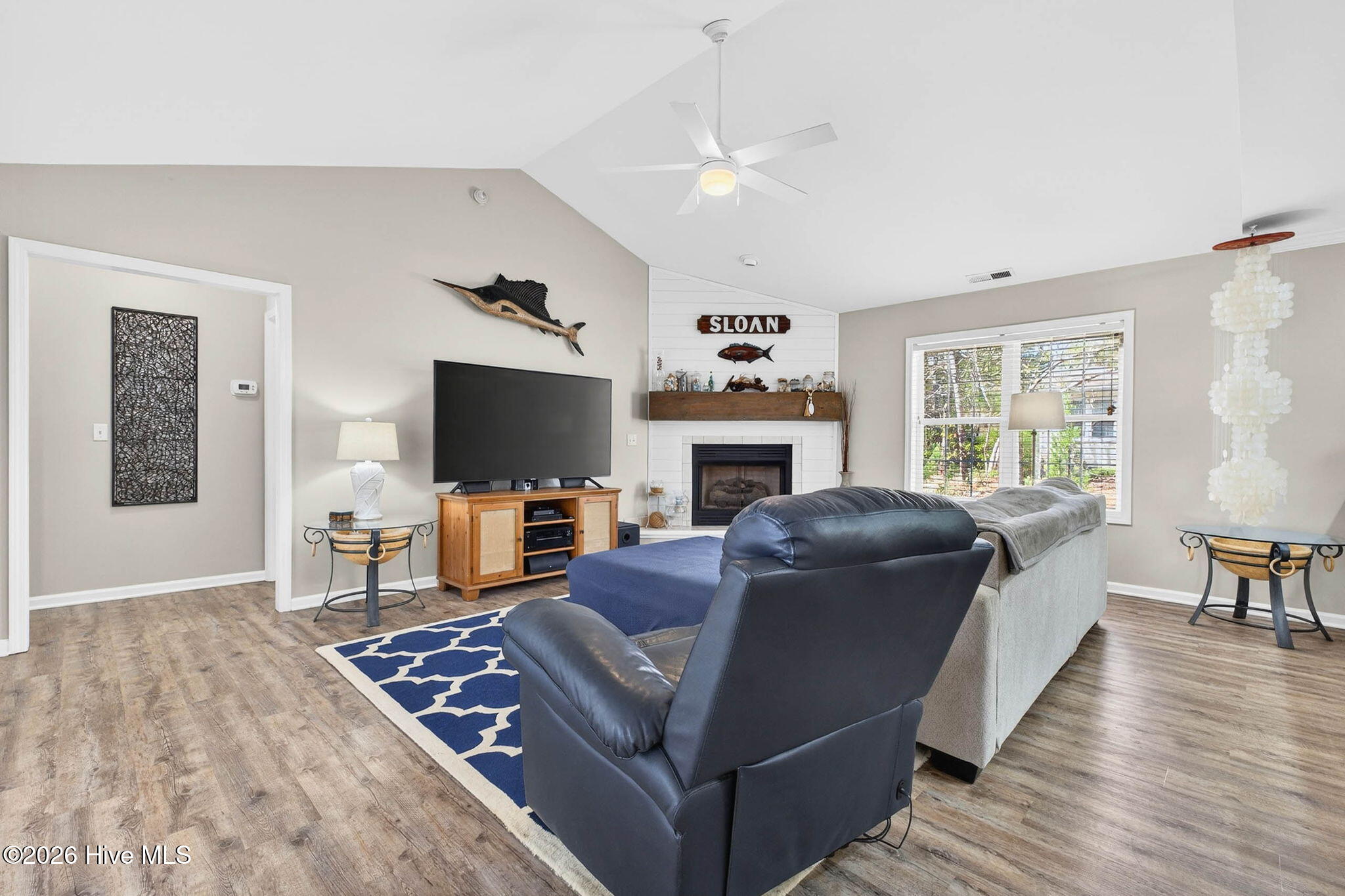 100562589 | Photo 33