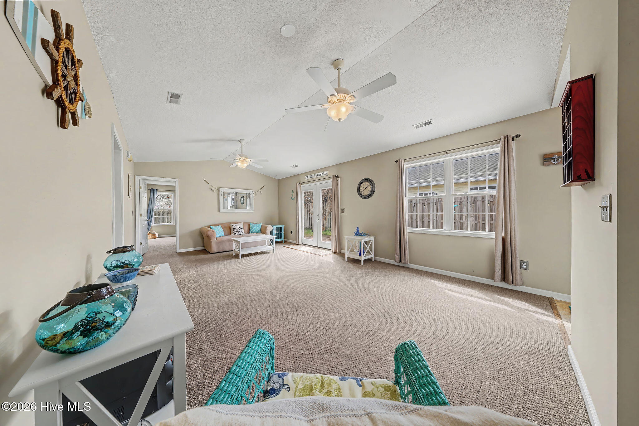 100560701 | Photo 10