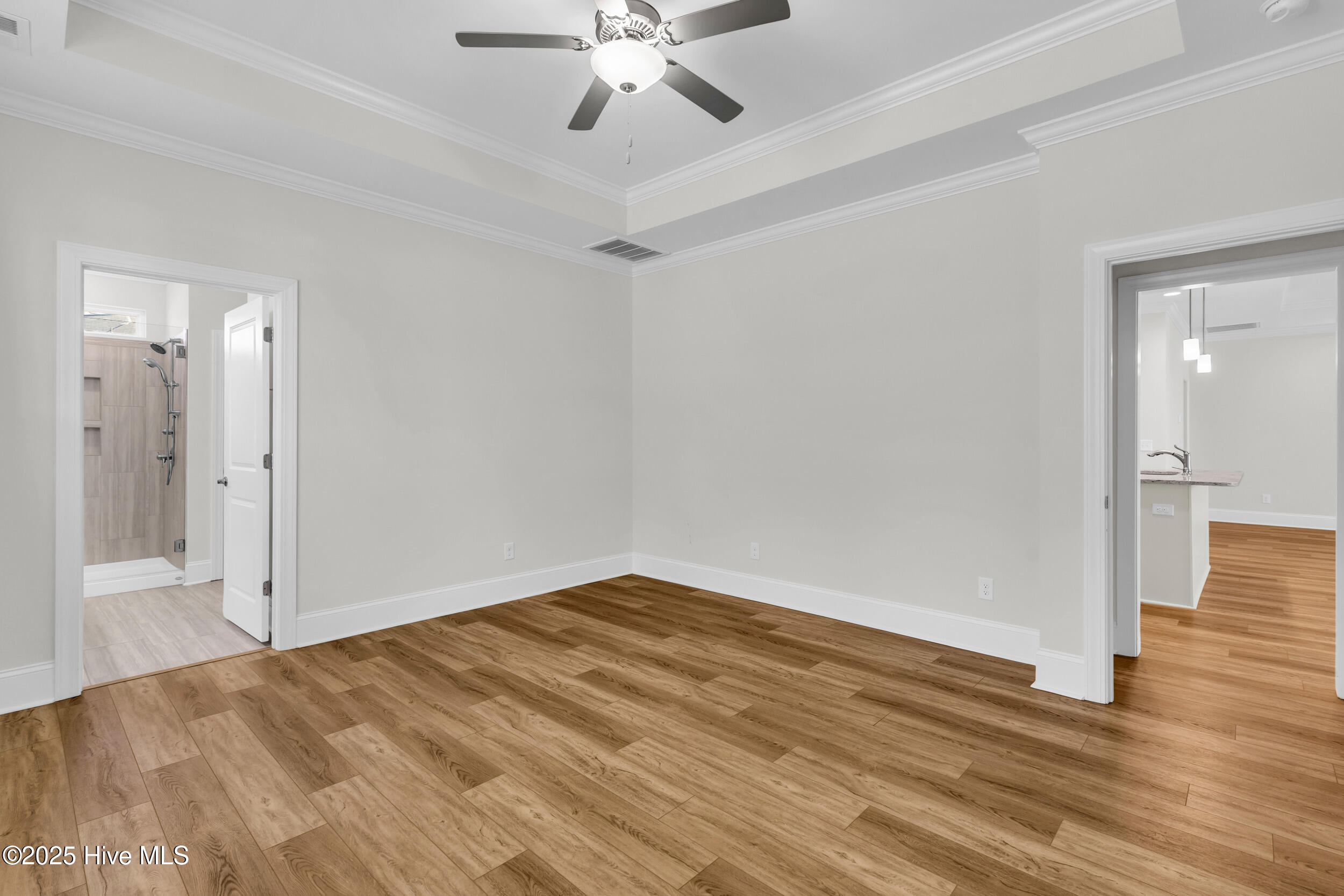 100532615 | Photo 18