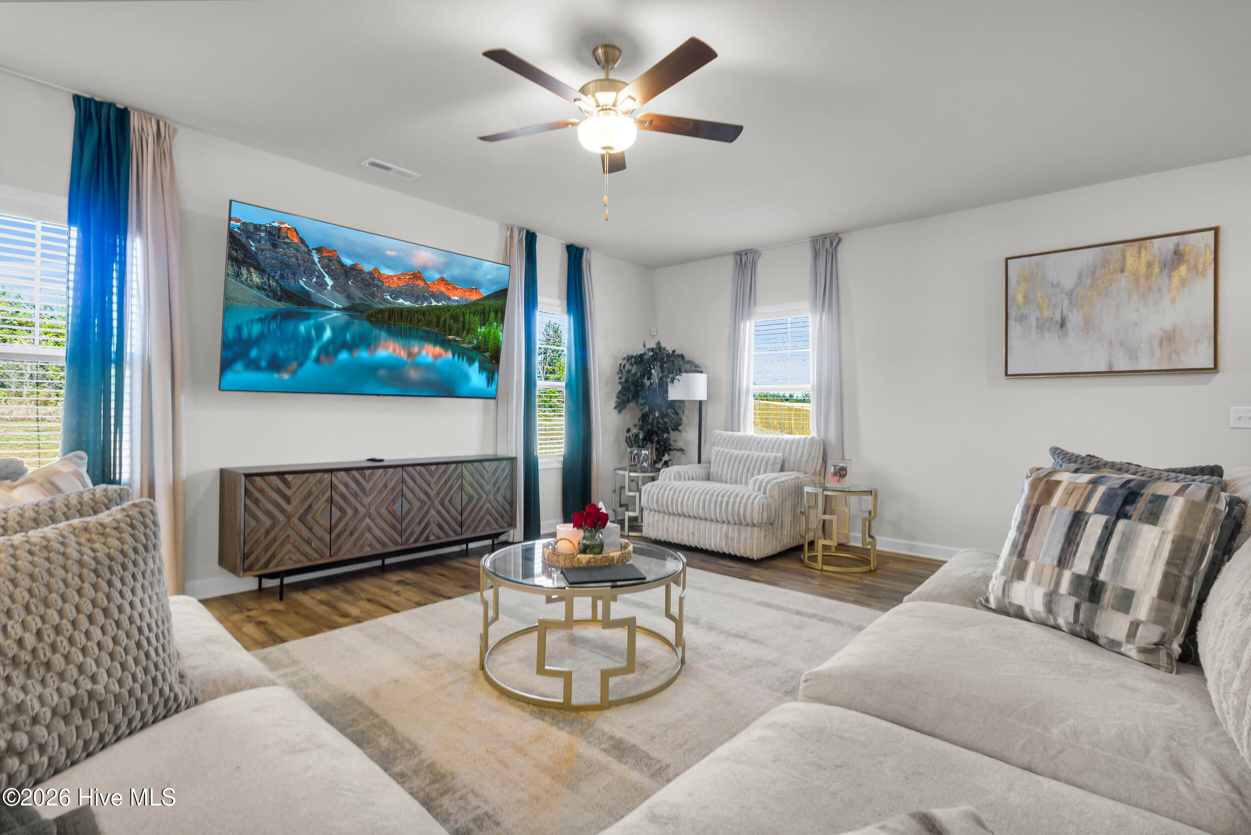 100547188 | Photo 12