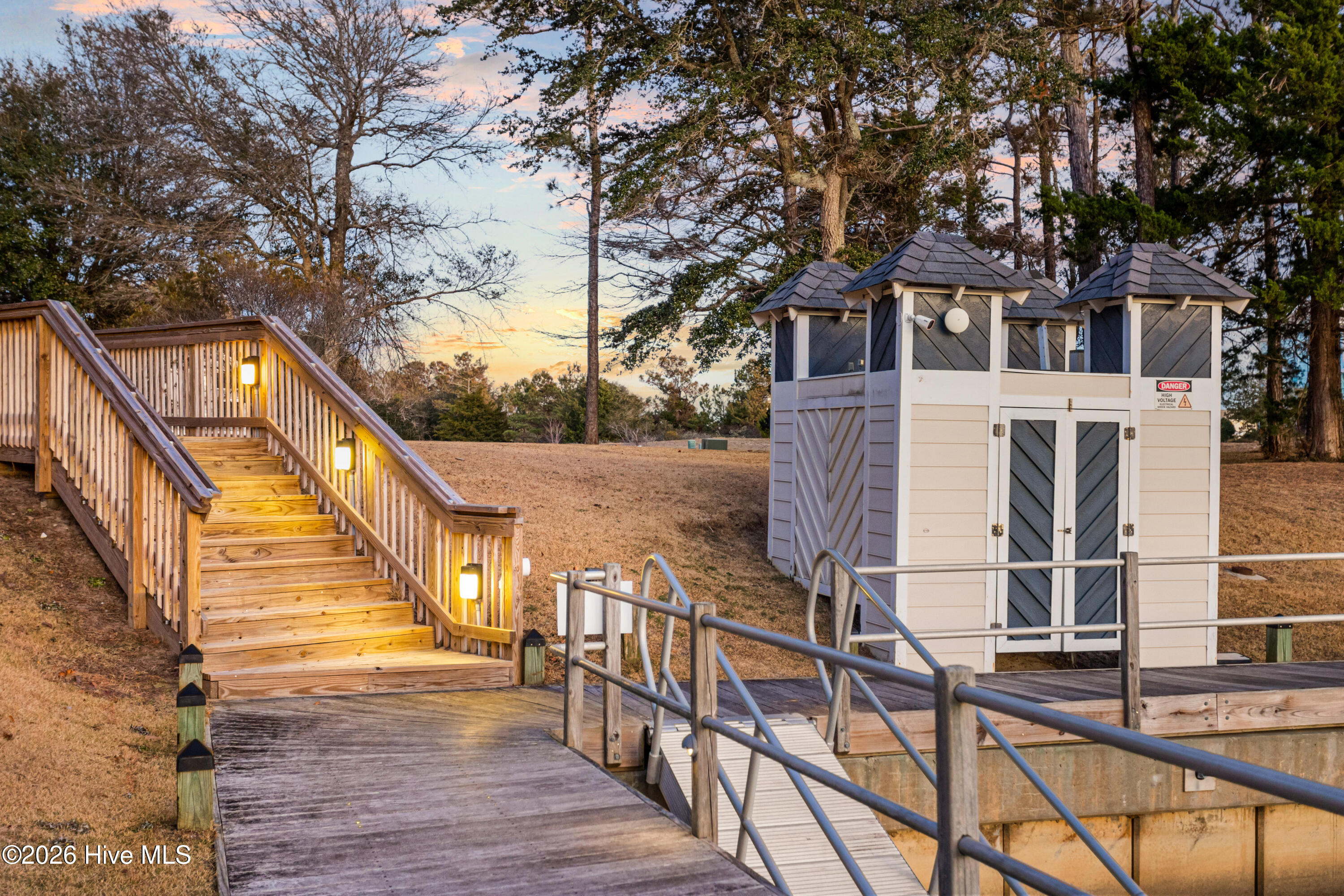 100560596 | Photo 77