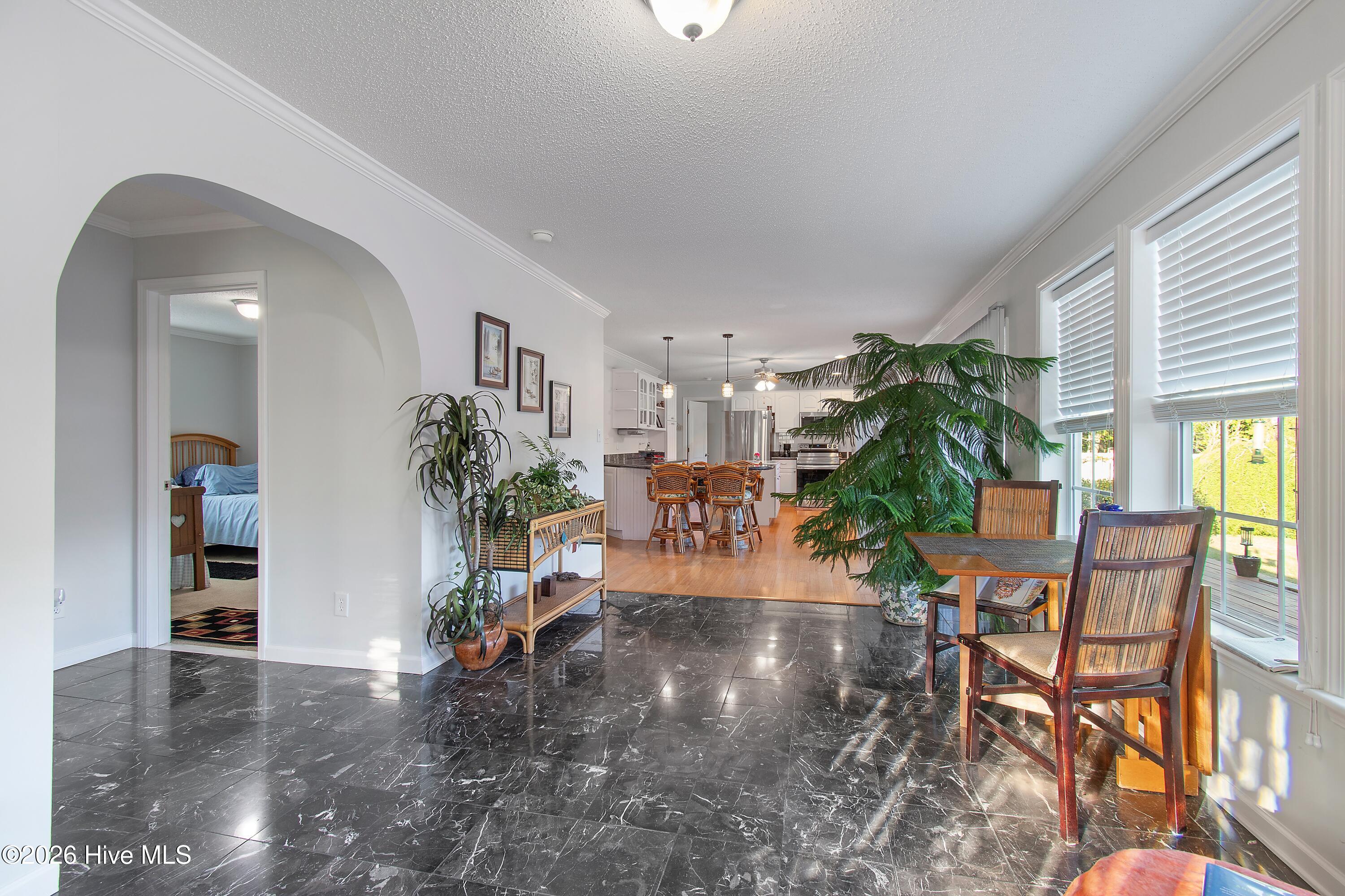 100568231 | Photo 23