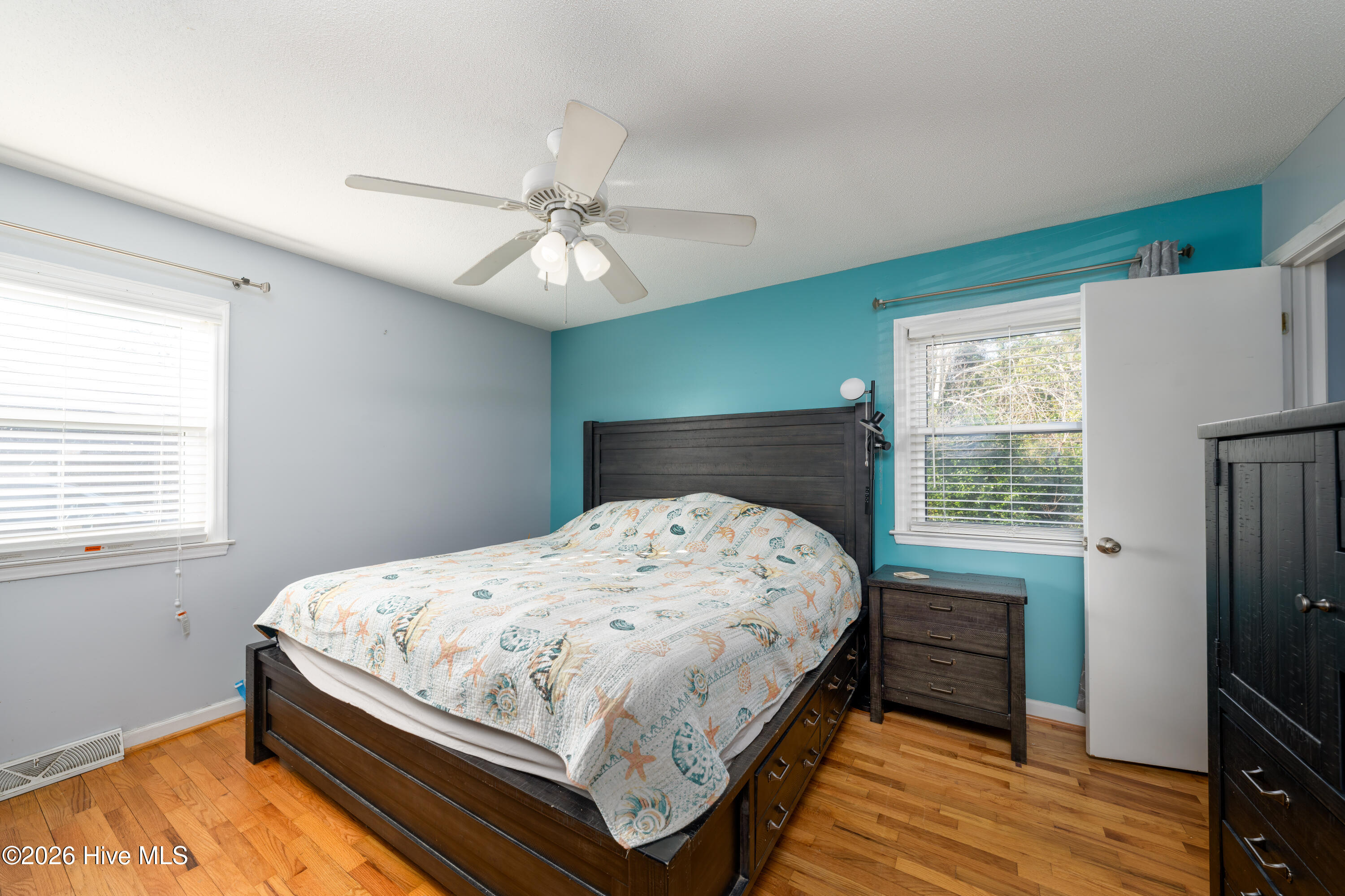 100550611 | Photo 10