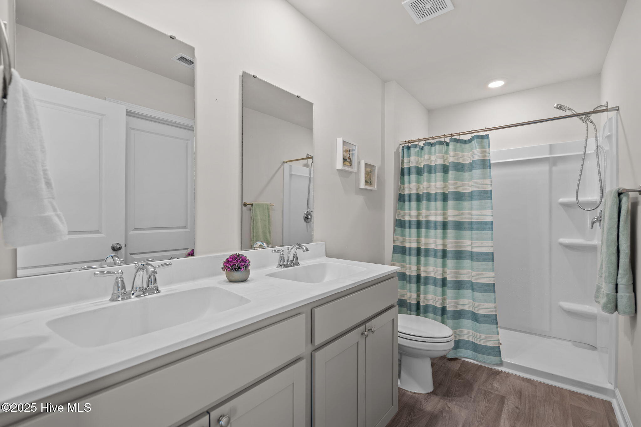 1724 Whispering Pine Street SW, Ocean Isle Beach, NC 28469 – photo 17: 33-web-or-mls-DSC05458