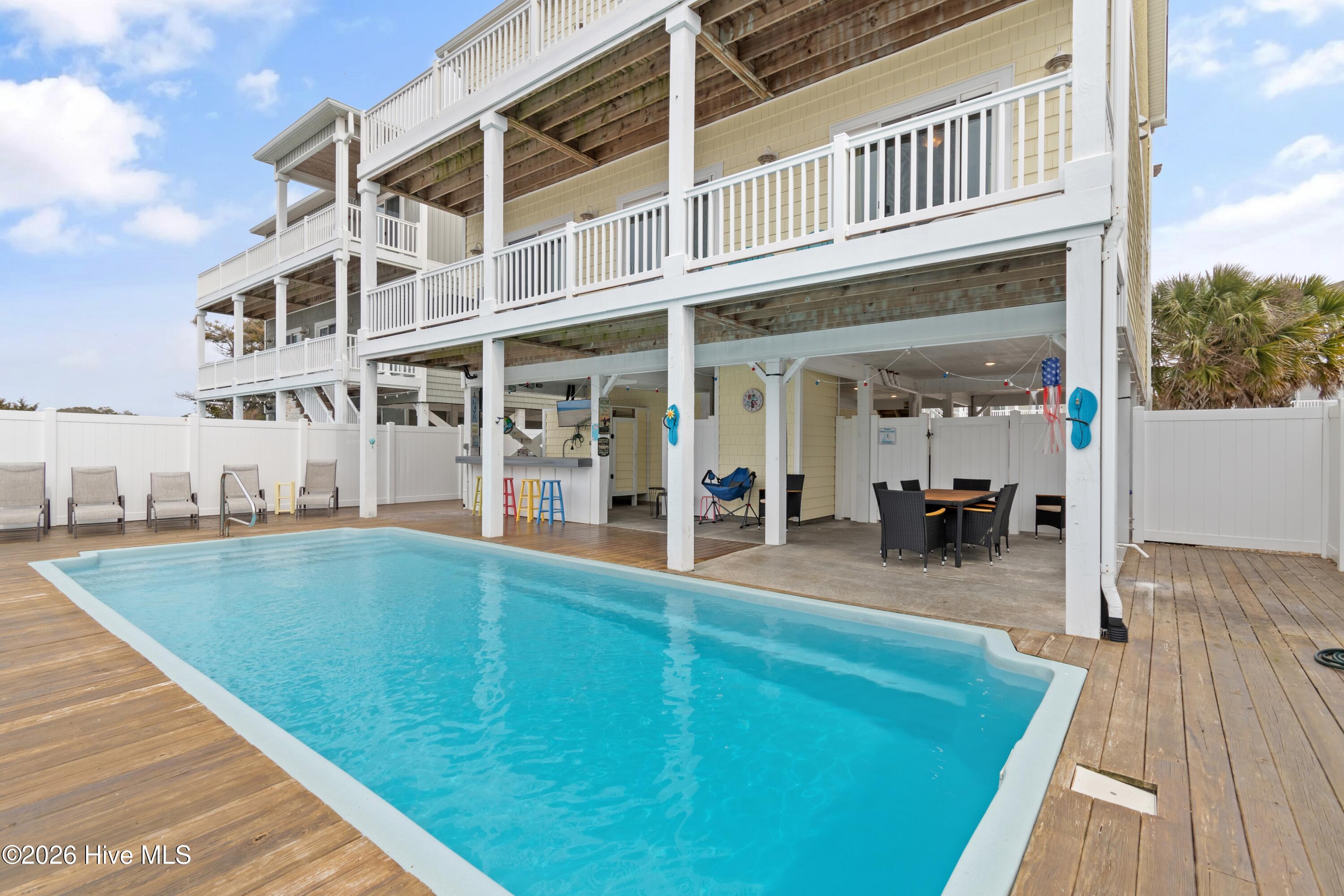 100555702 | Photo 53