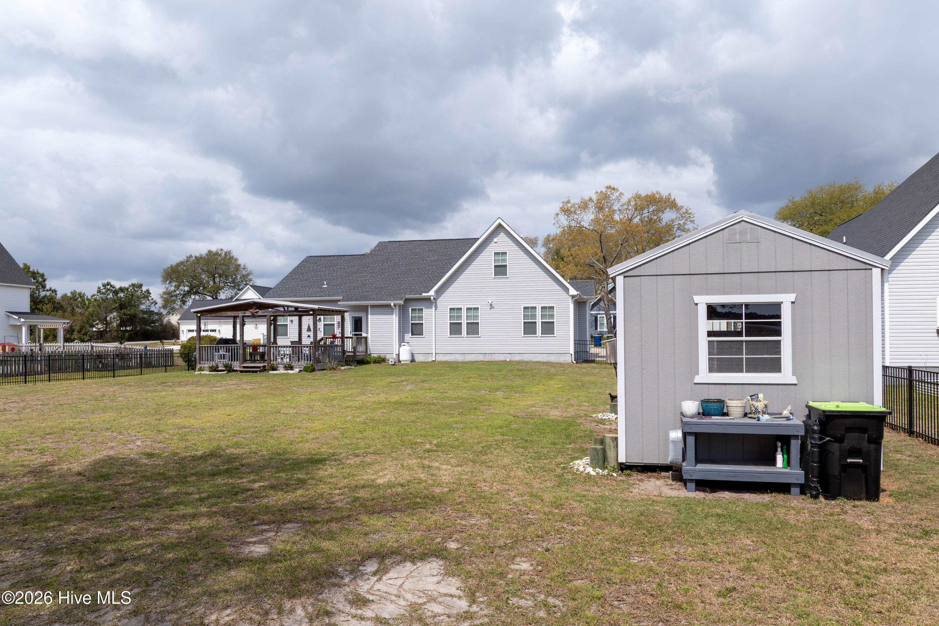 100563582 | Photo 47