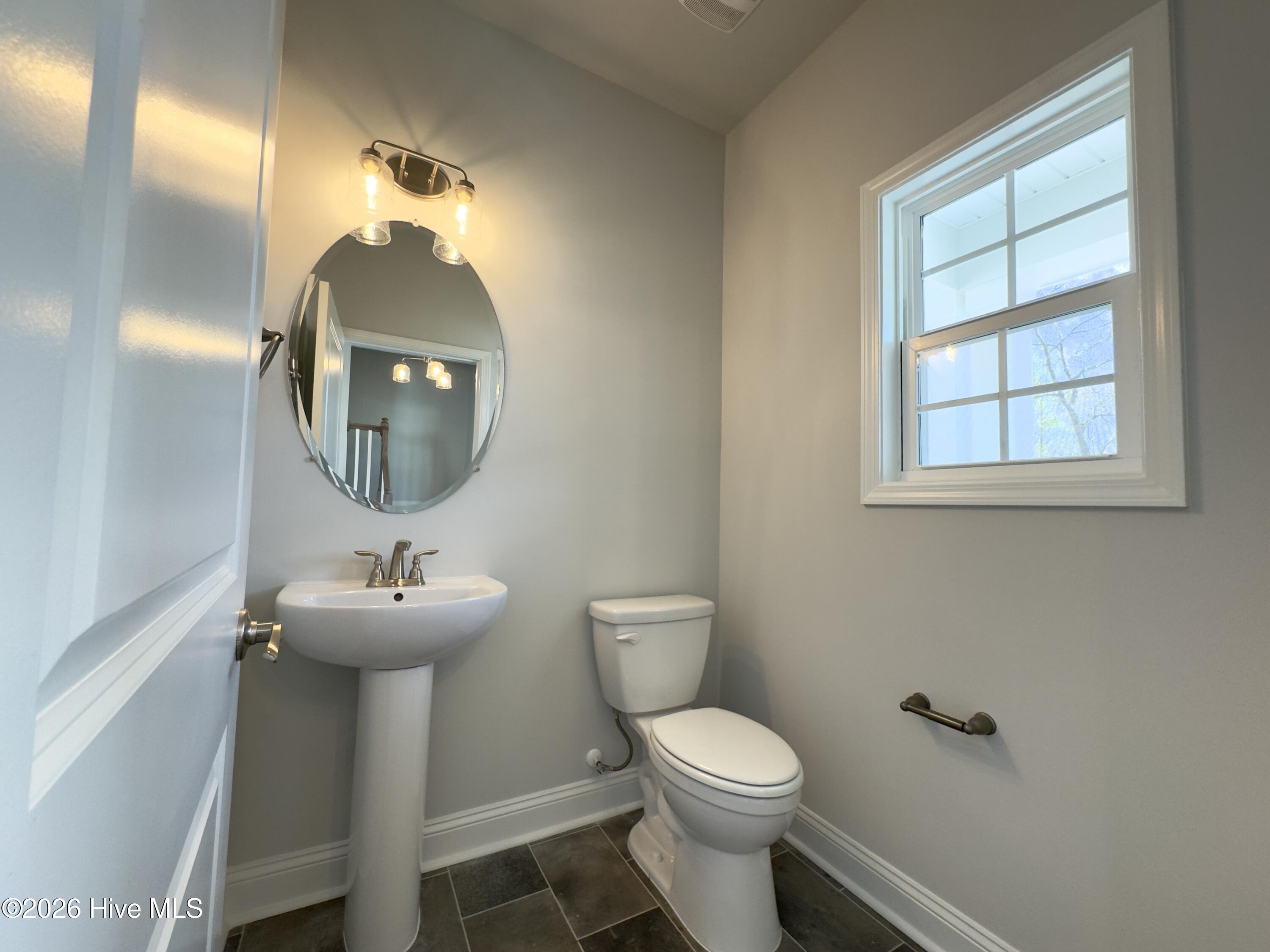 100563349 | Photo 14