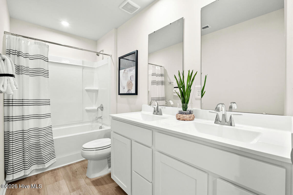 100564045 | Photo 35