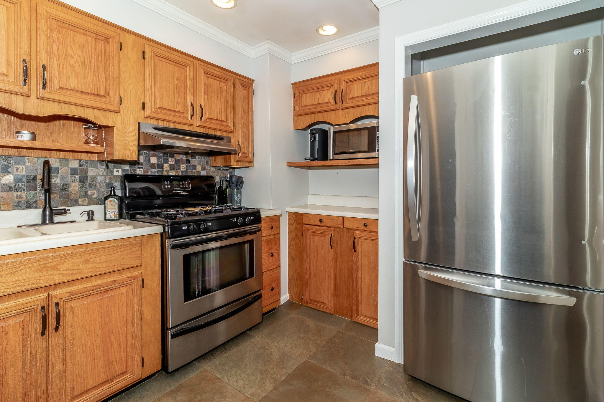 16-web-or-mls-542 HICKMAN RD ©-1135