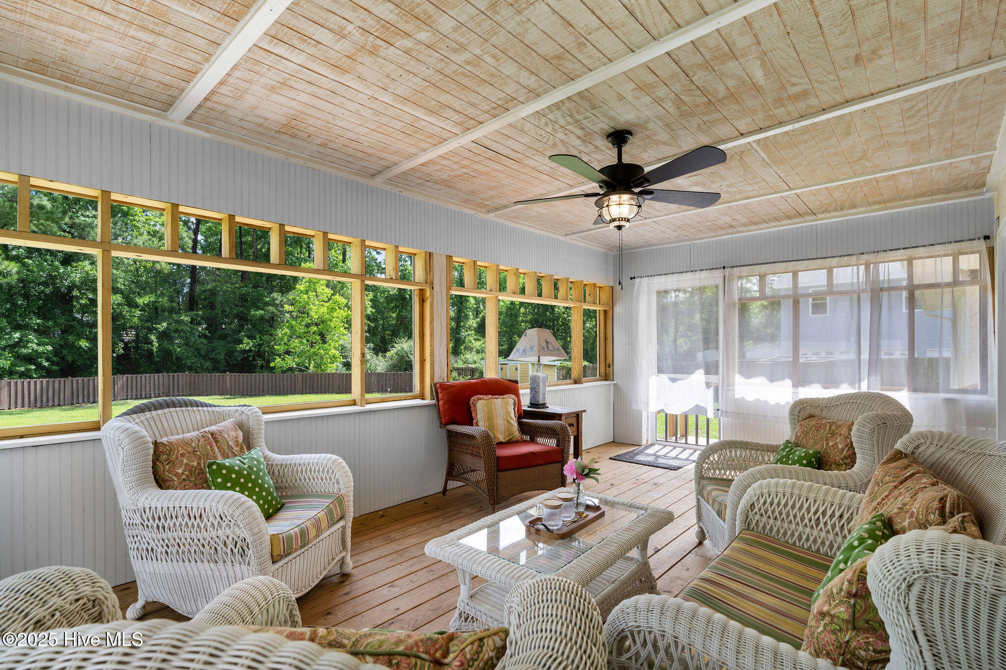 100537089 | Photo 12