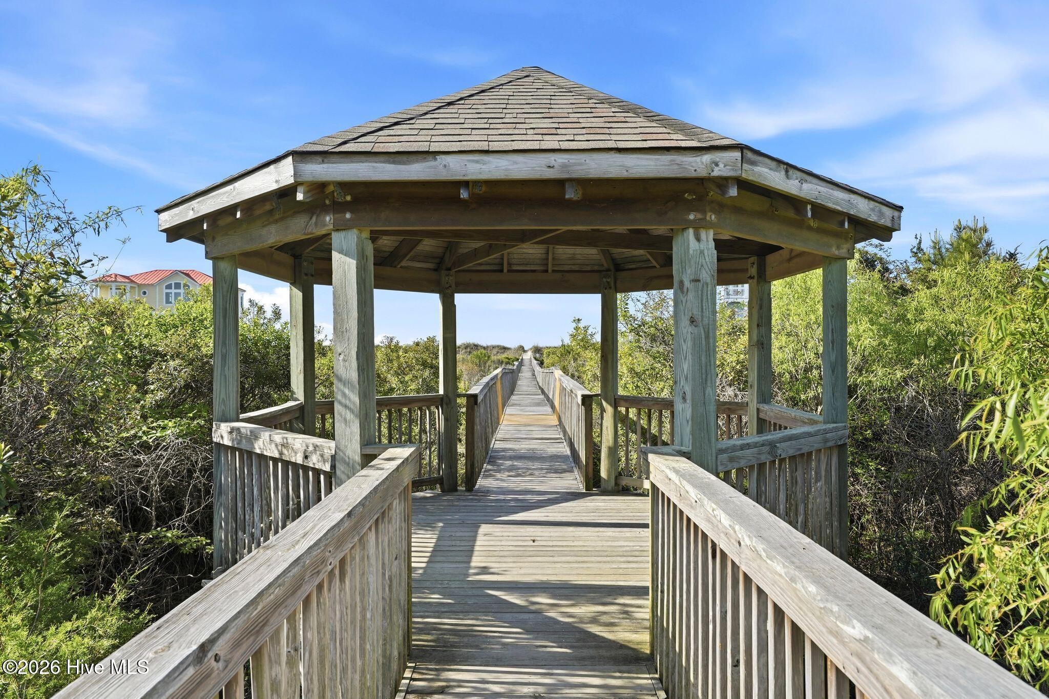 100565841 | Photo 28