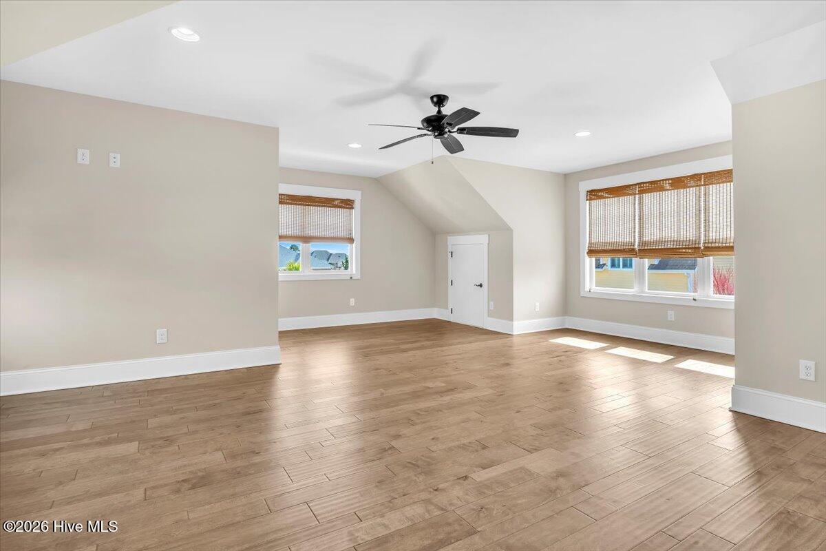 100558839 | Photo 68