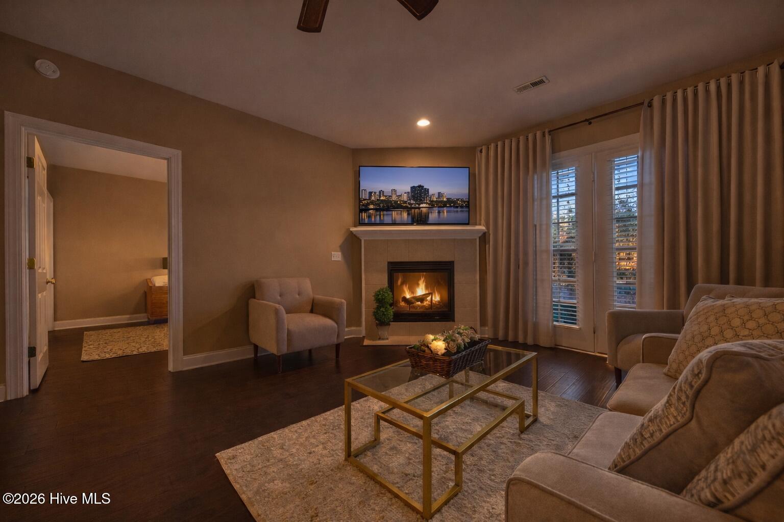 100552325 | Photo 13