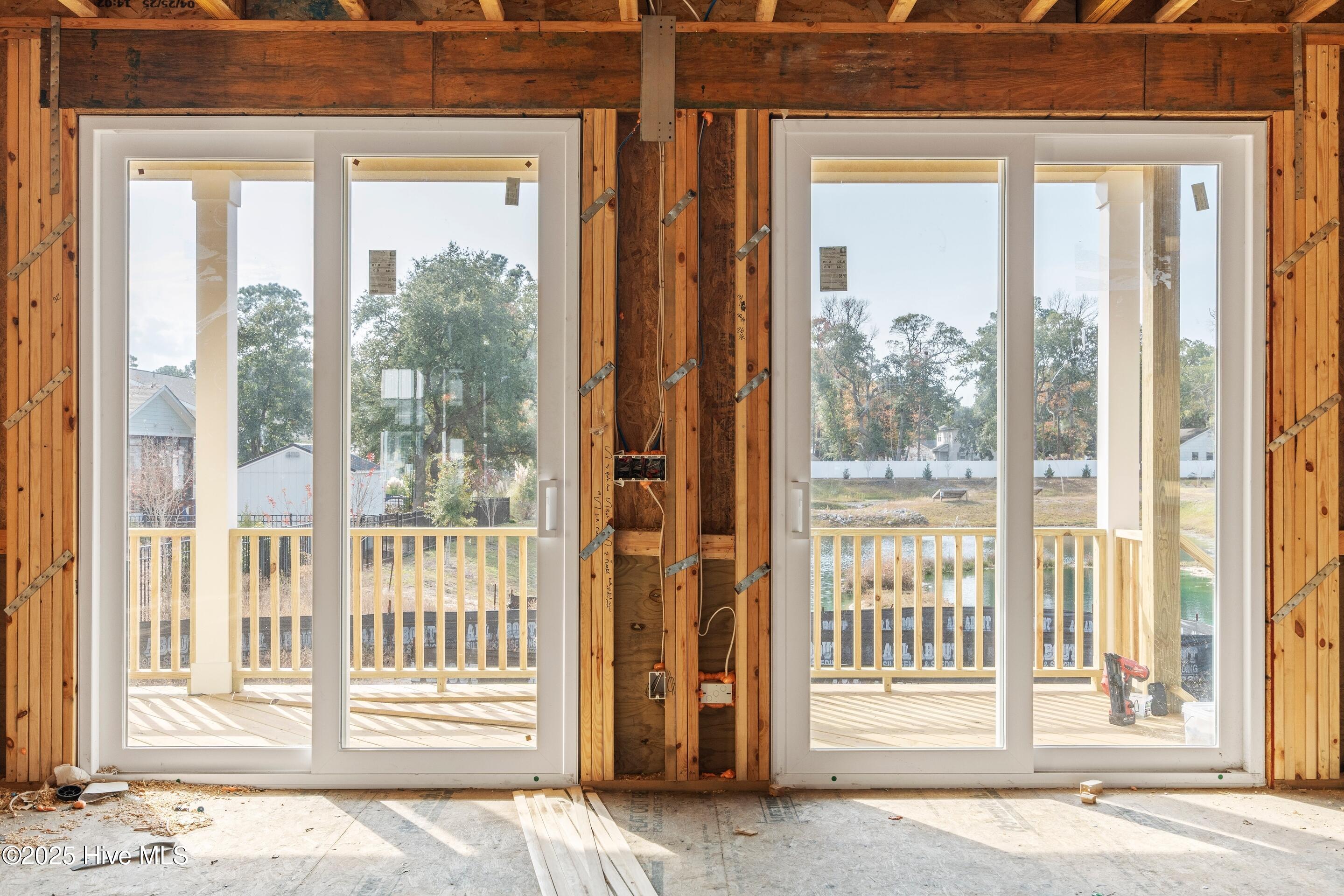 100543069 | Photo 55