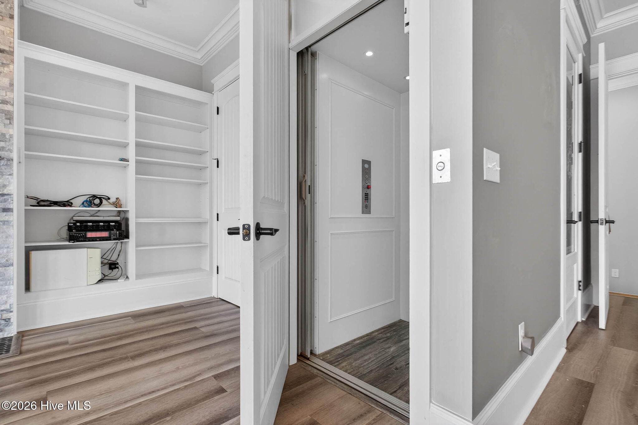 100563982 | Photo 22