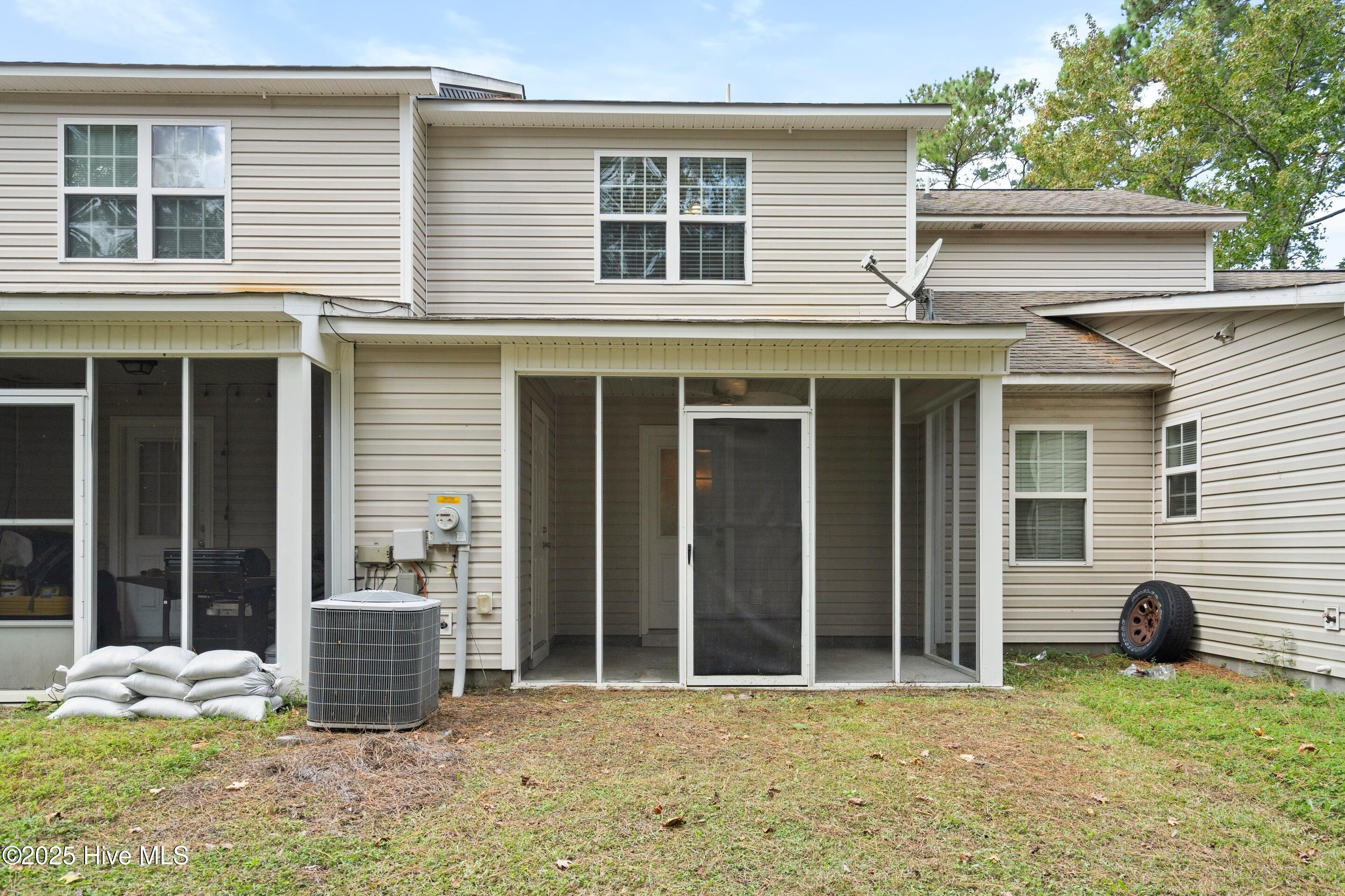 100536267 | Photo 35