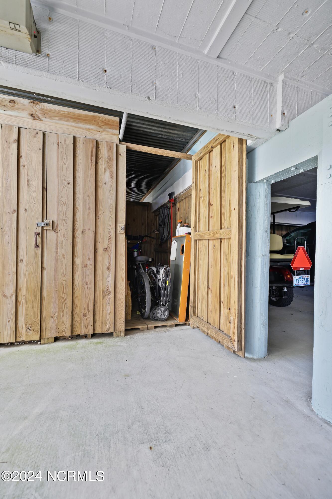 100543708 | Photo 44