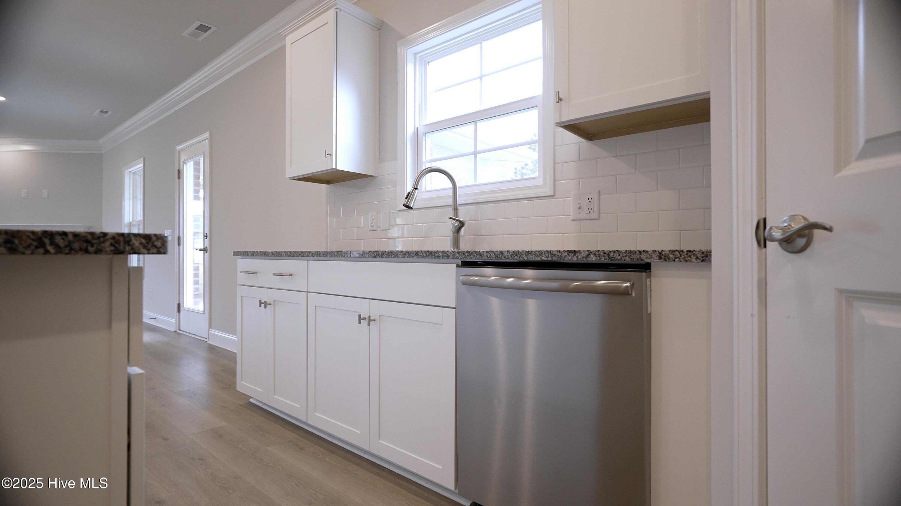 100428126 | Photo 19