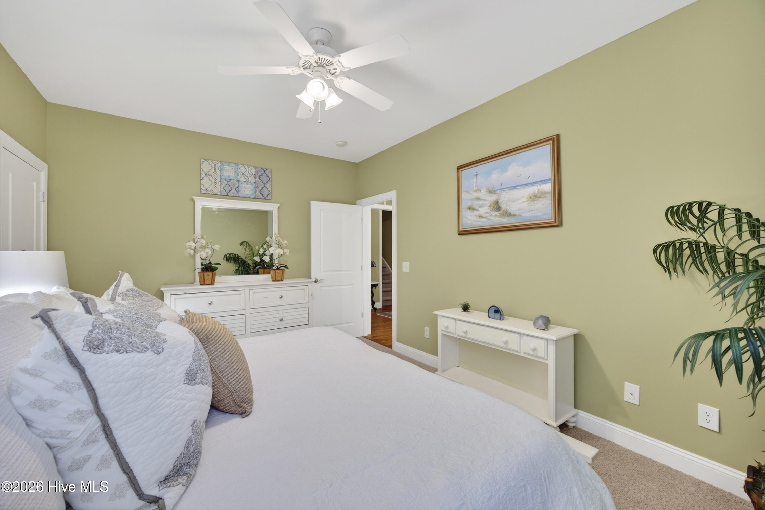 100550838 | Photo 33