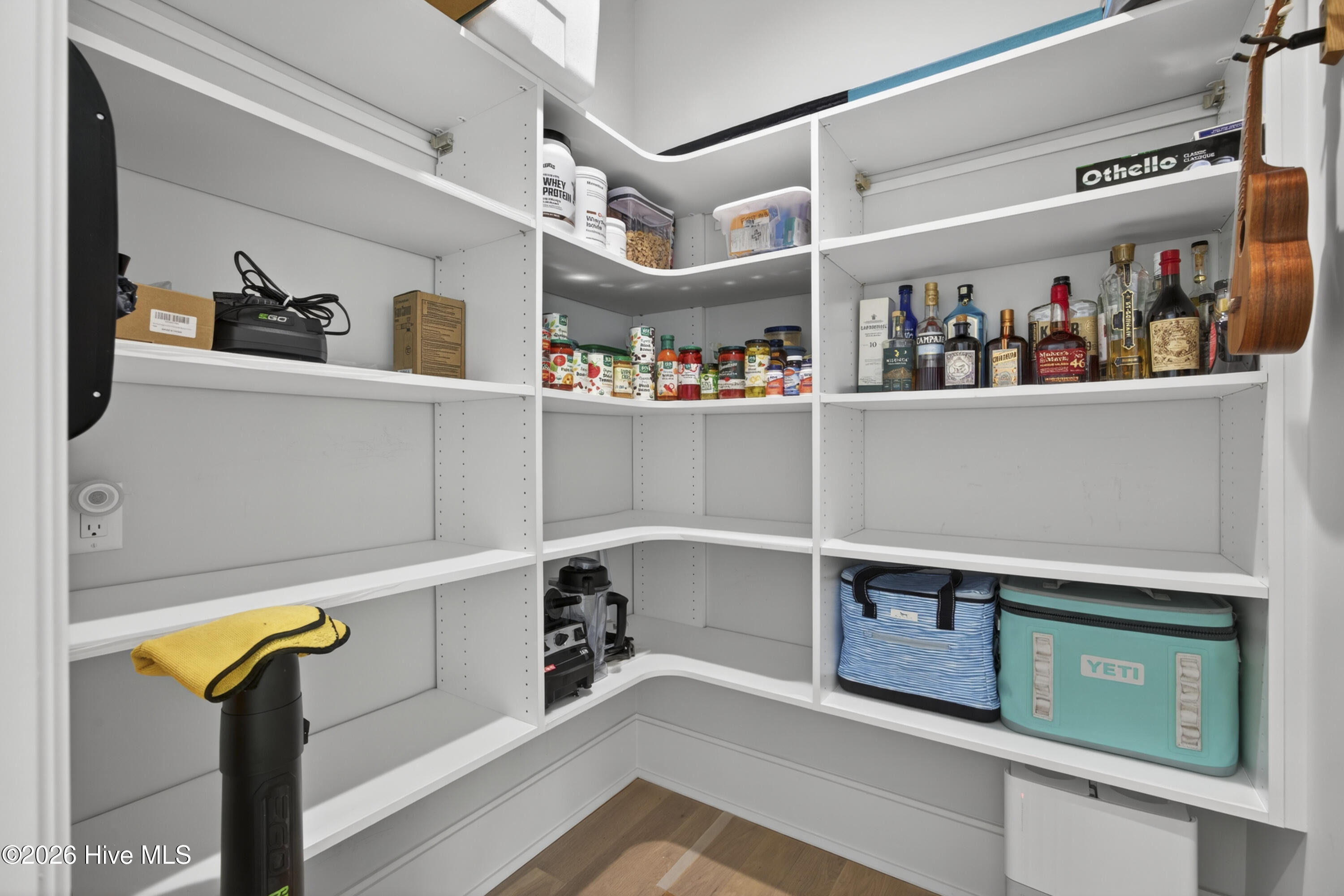 100566186 | Photo 21