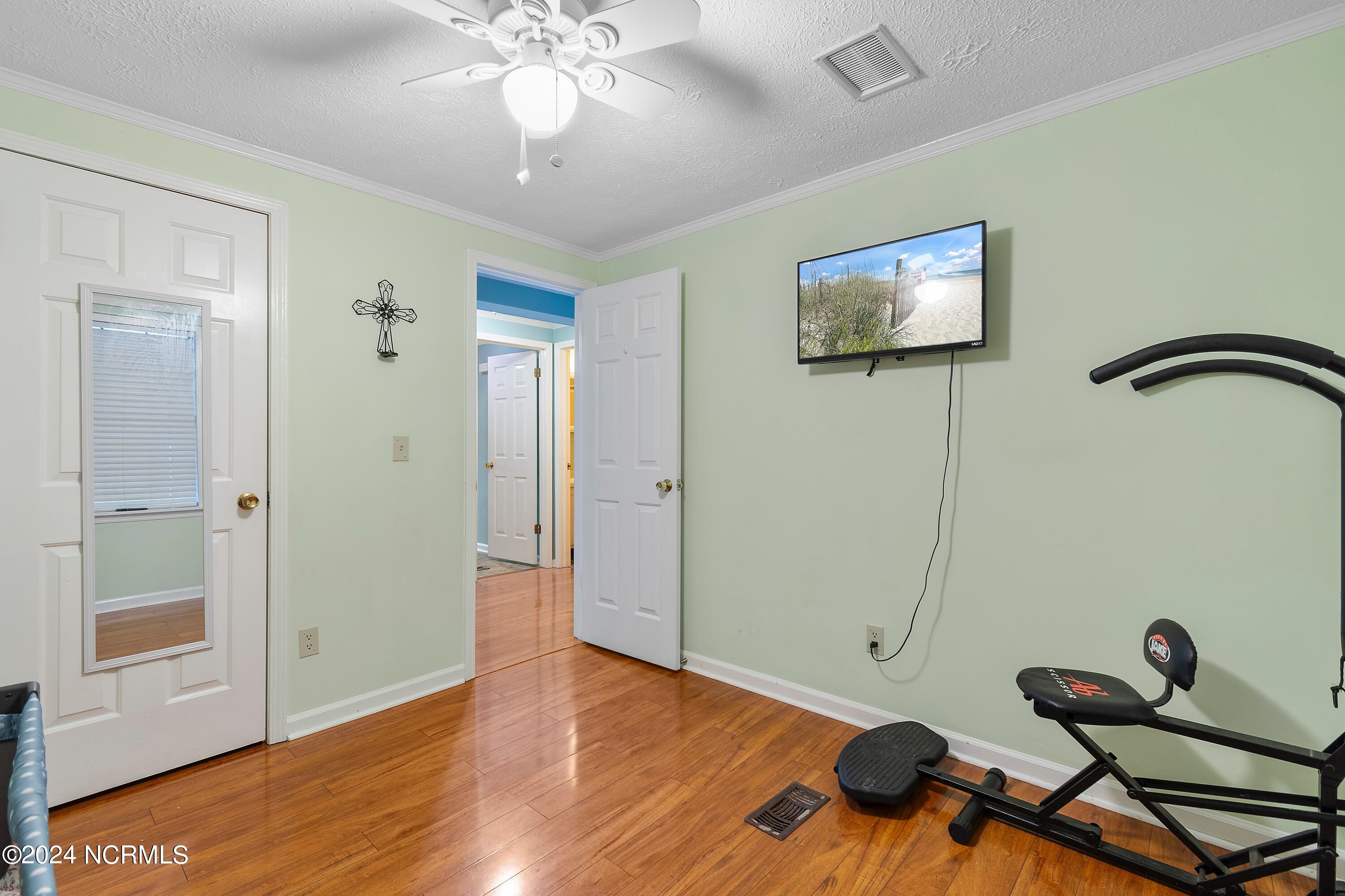 100547405 | Photo 19