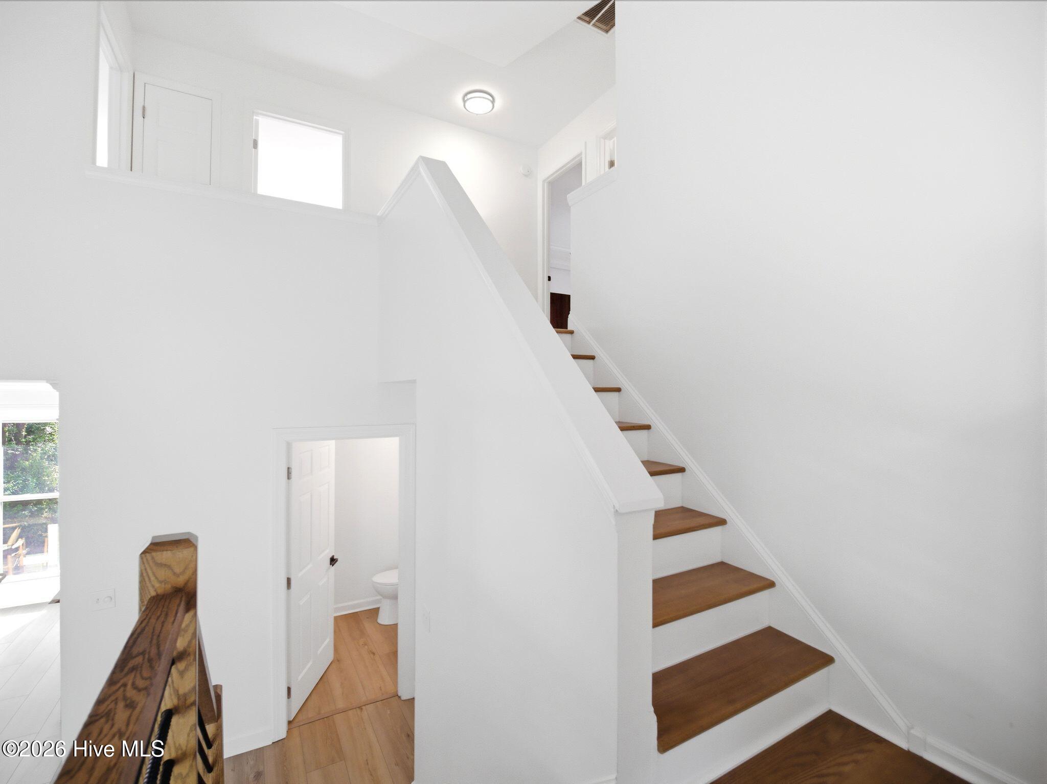 100568966 | Photo 31