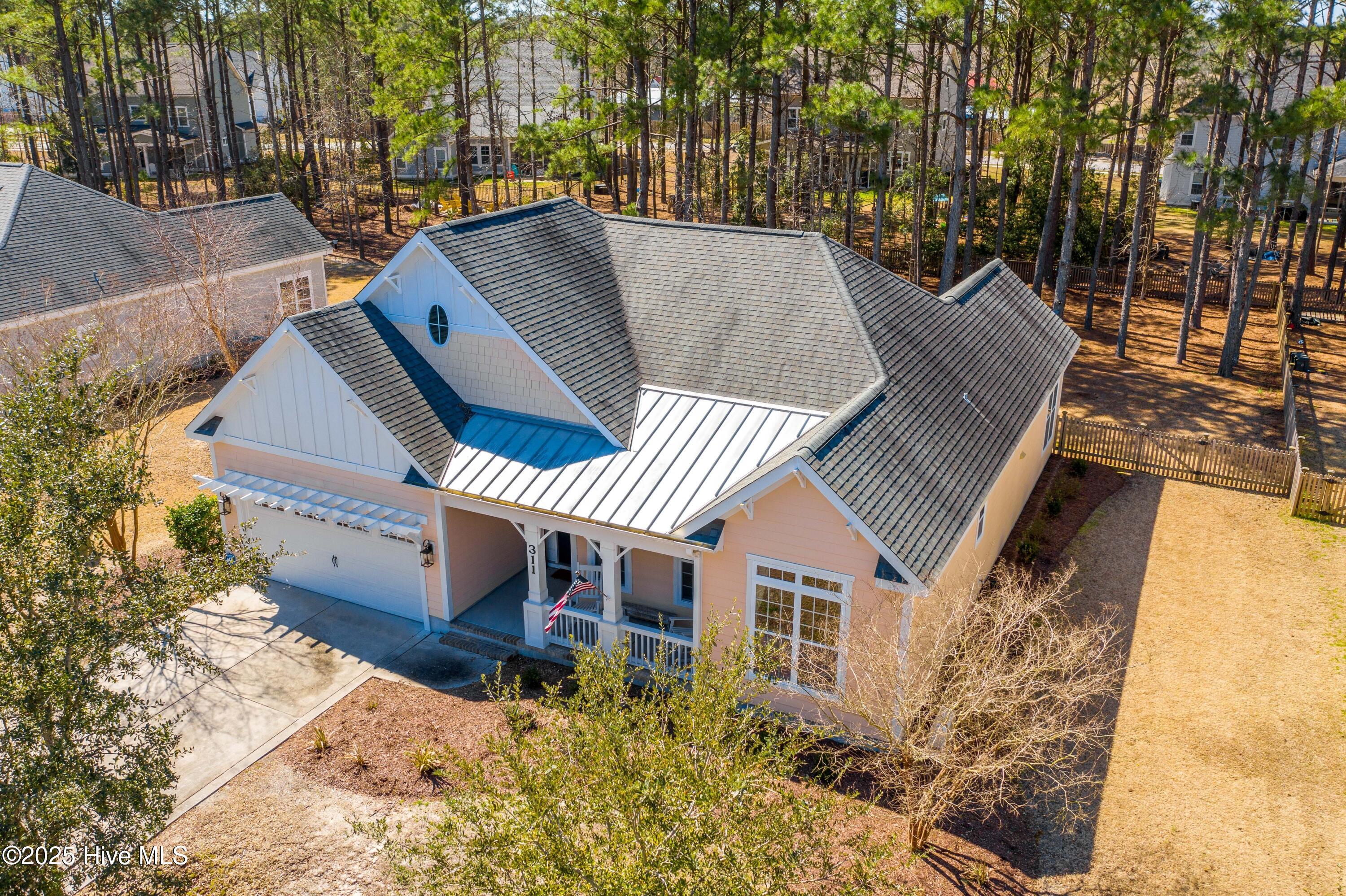 100570166 | Photo 14