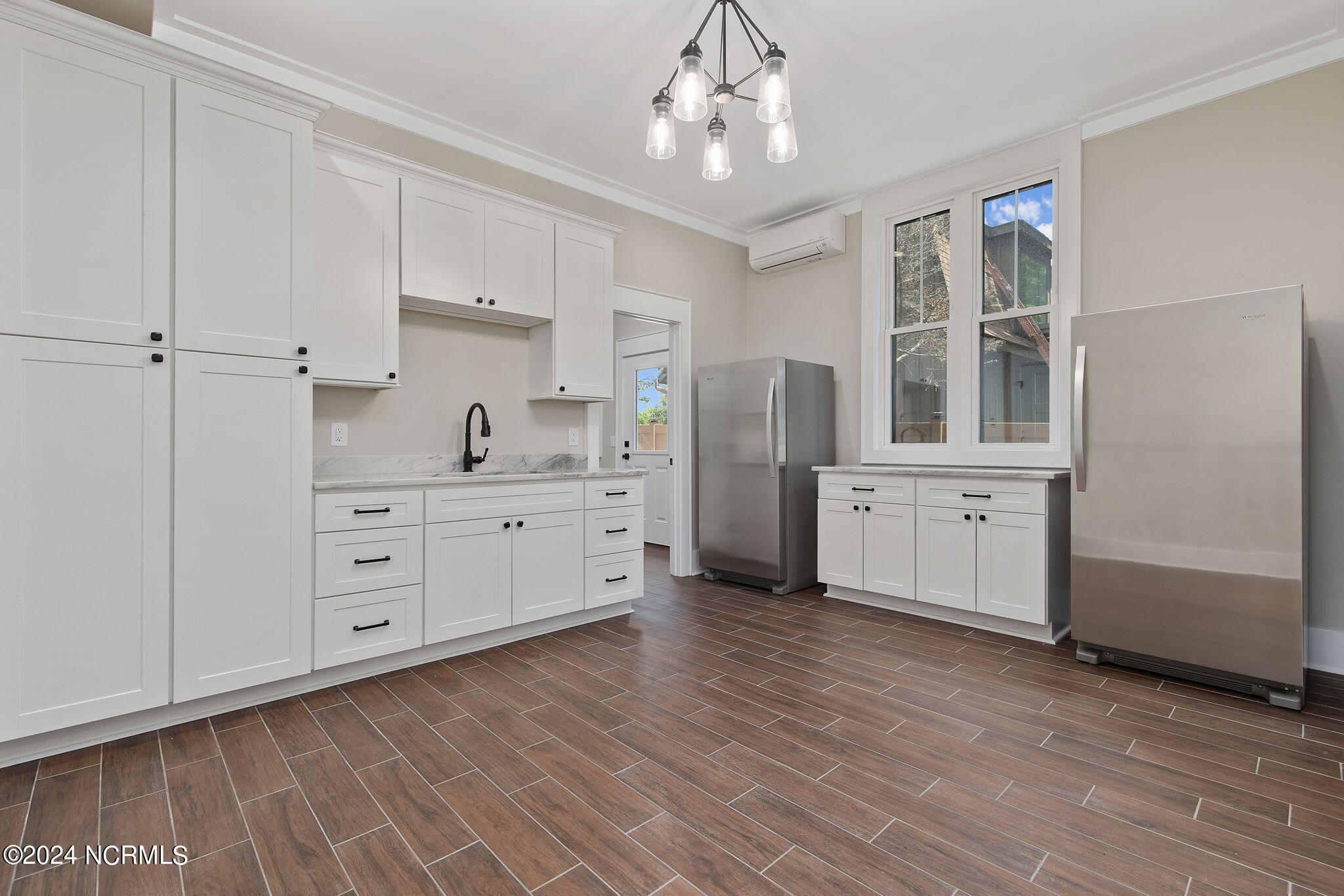 100453856 | Photo 35