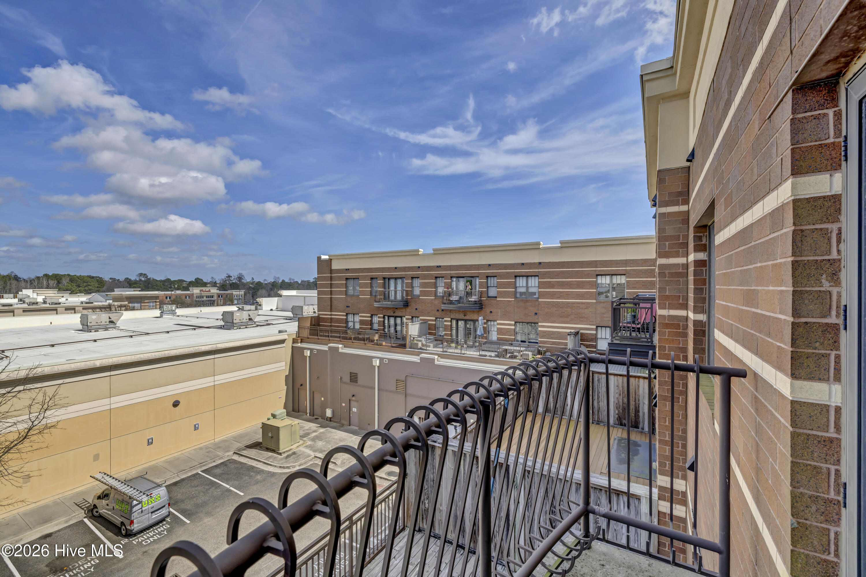 100558584 | Photo 26