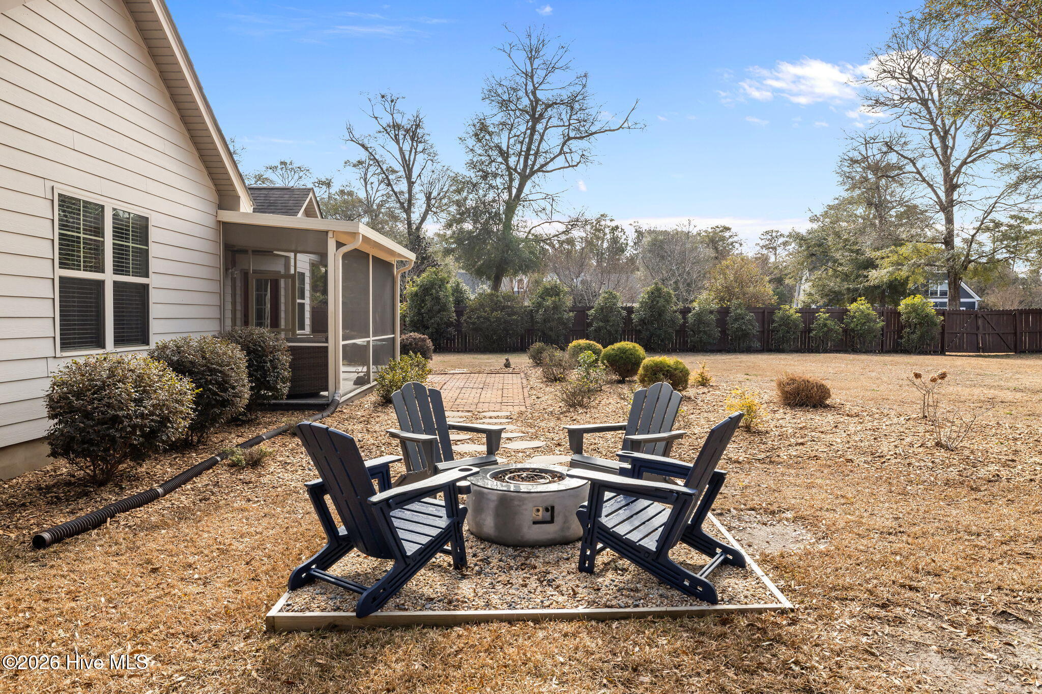 100549761 | Photo 47