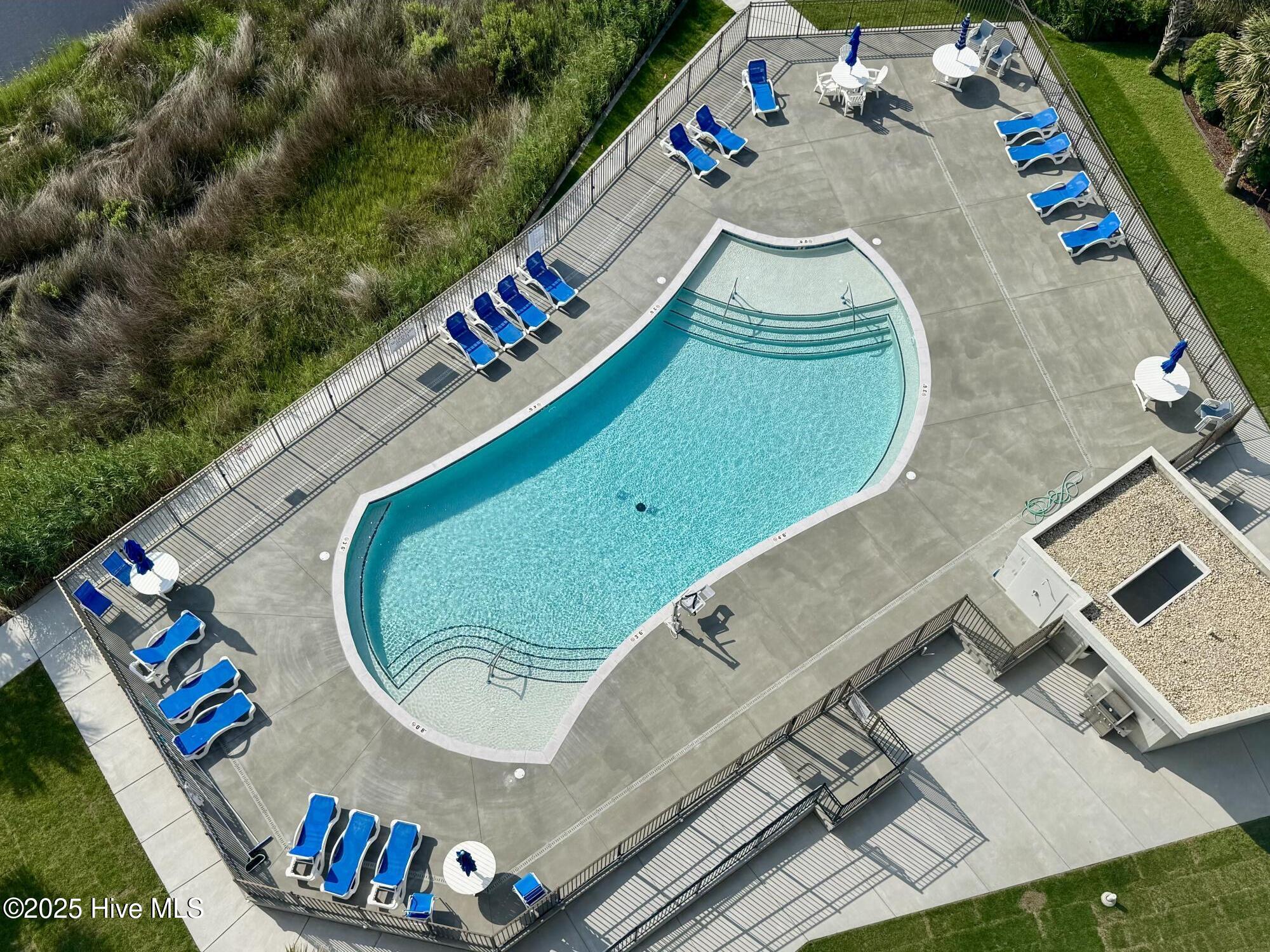 100567097 | Photo 38