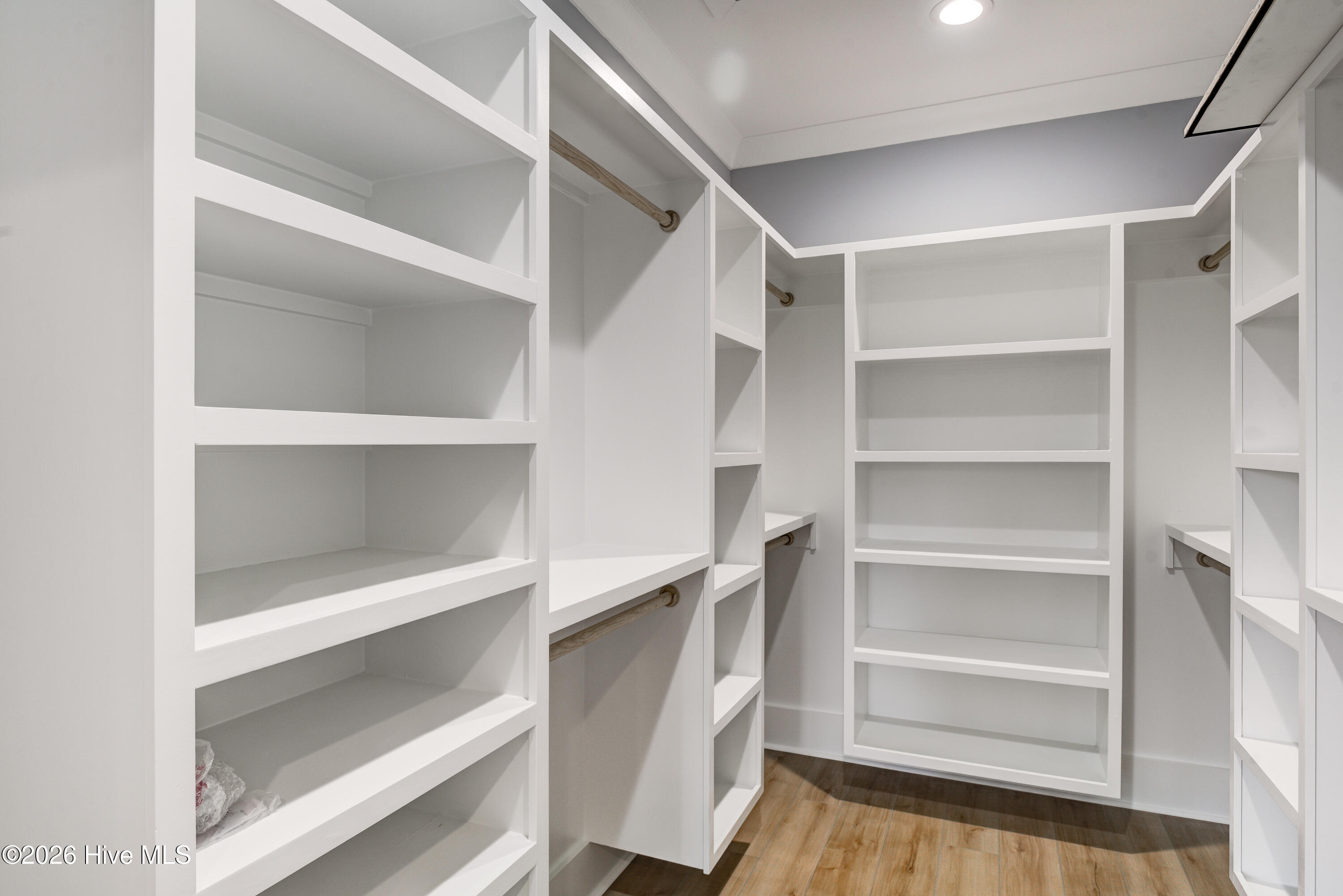 100560794 | Photo 35