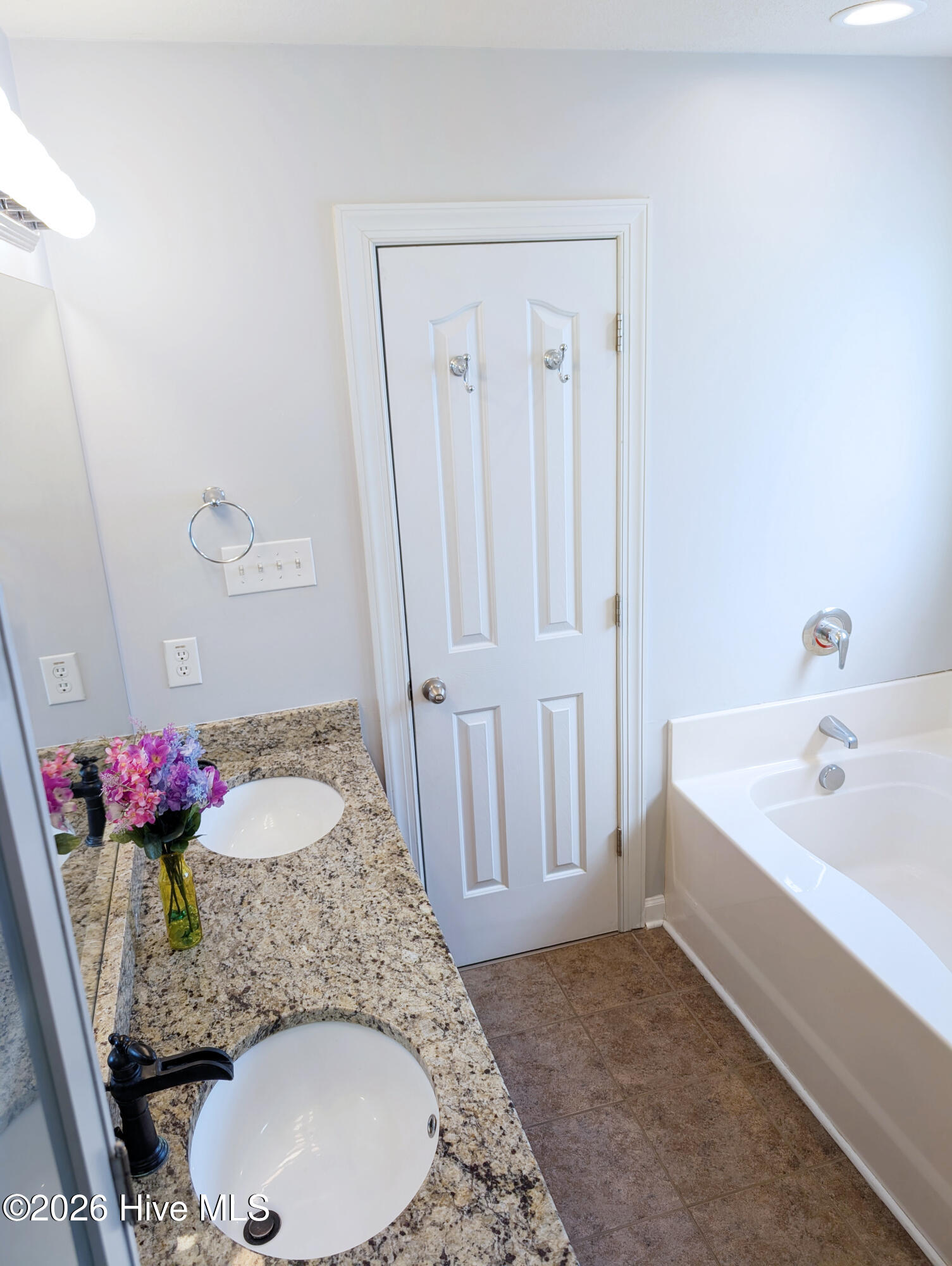 100564734 | Photo 55