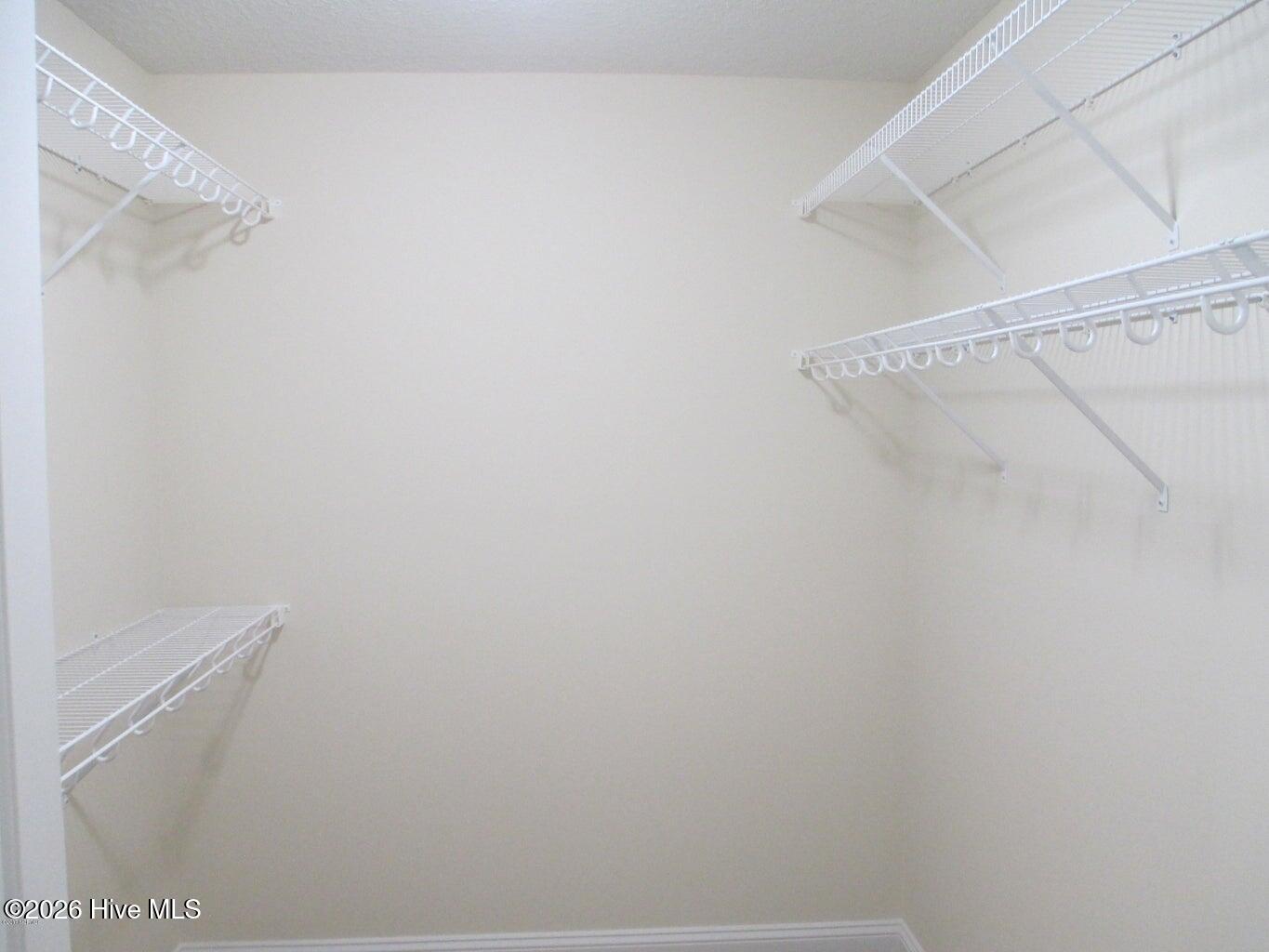 100590416 | Photo 12