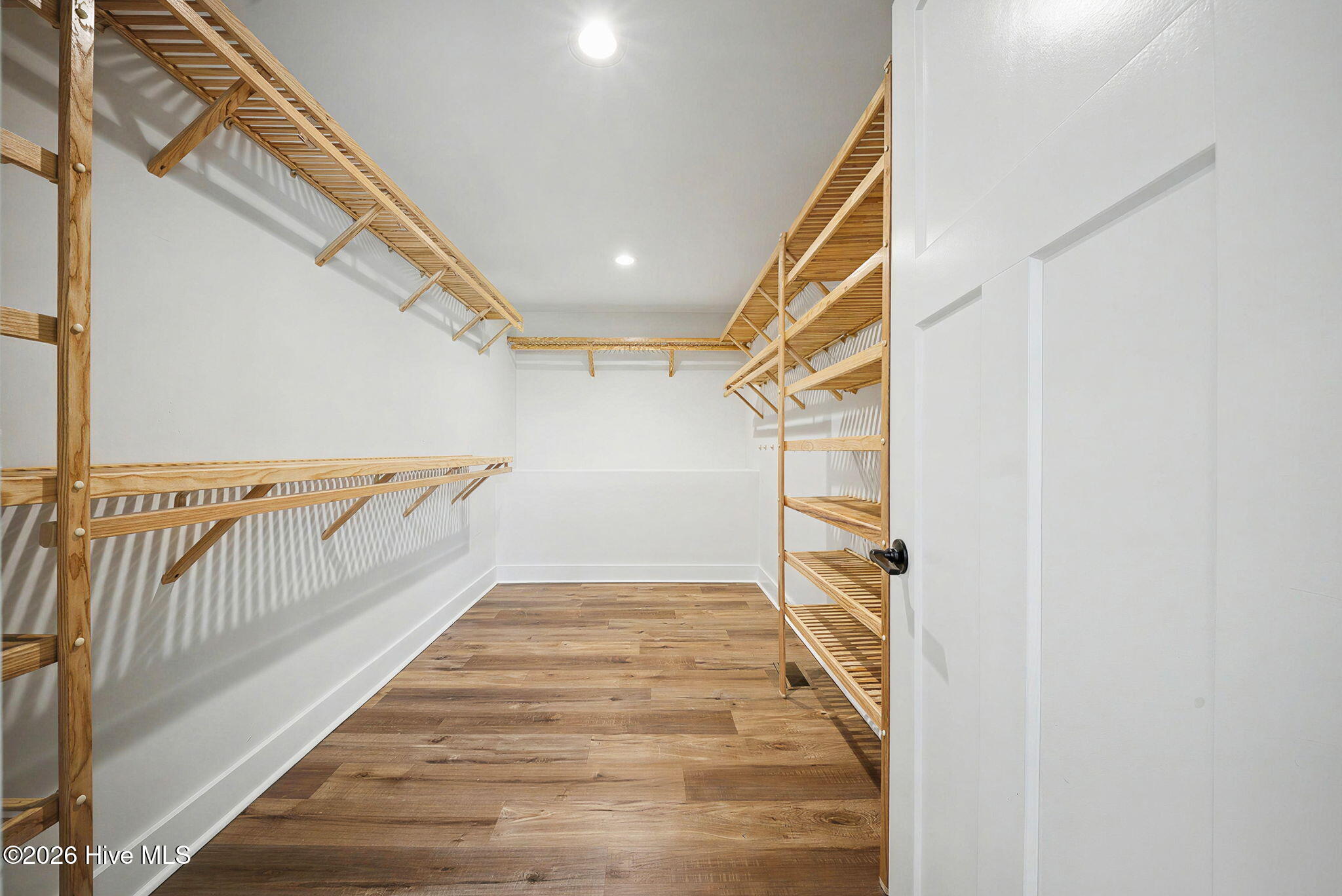 100563289 | Photo 73