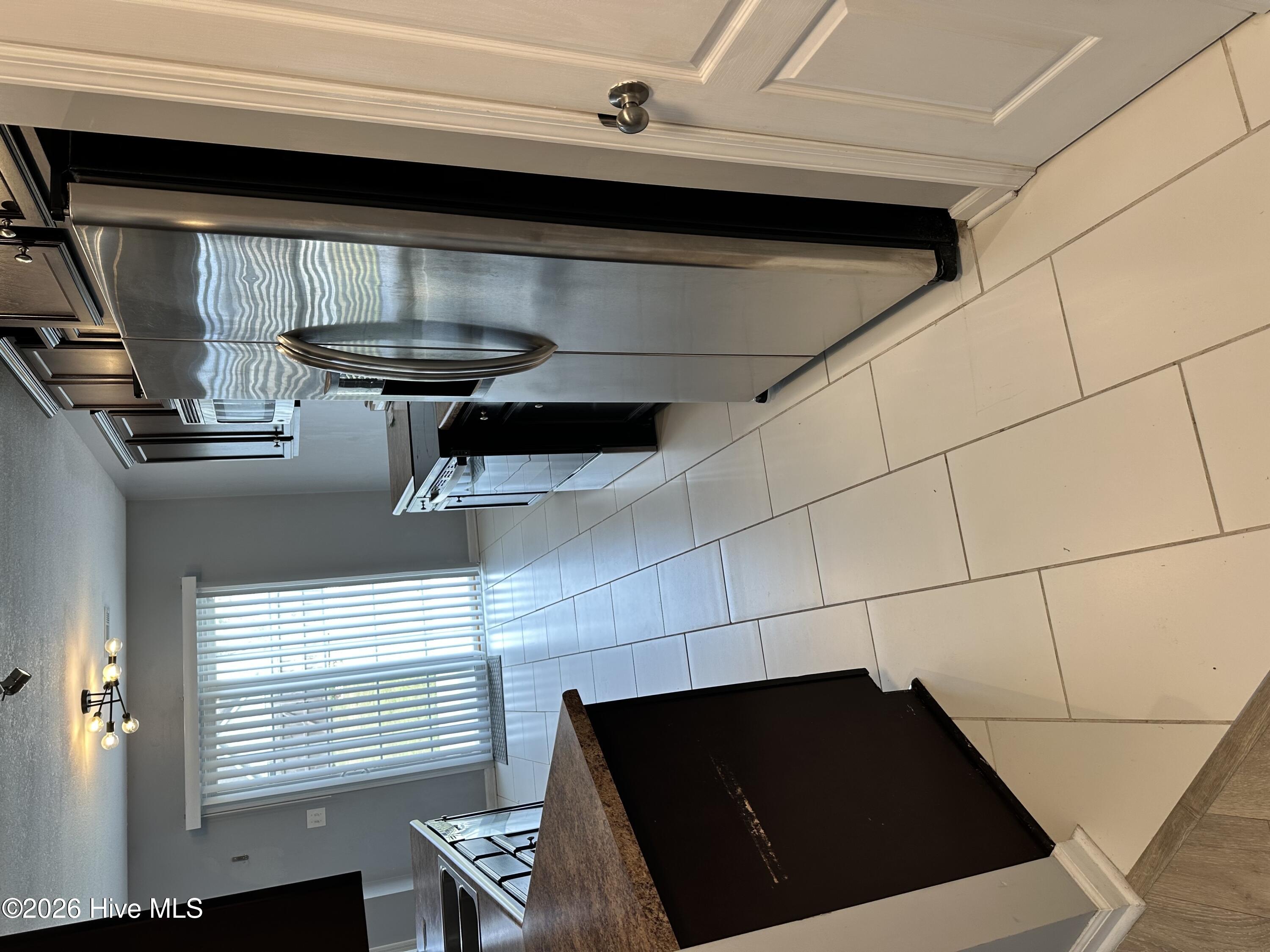 100561709 | Photo 10