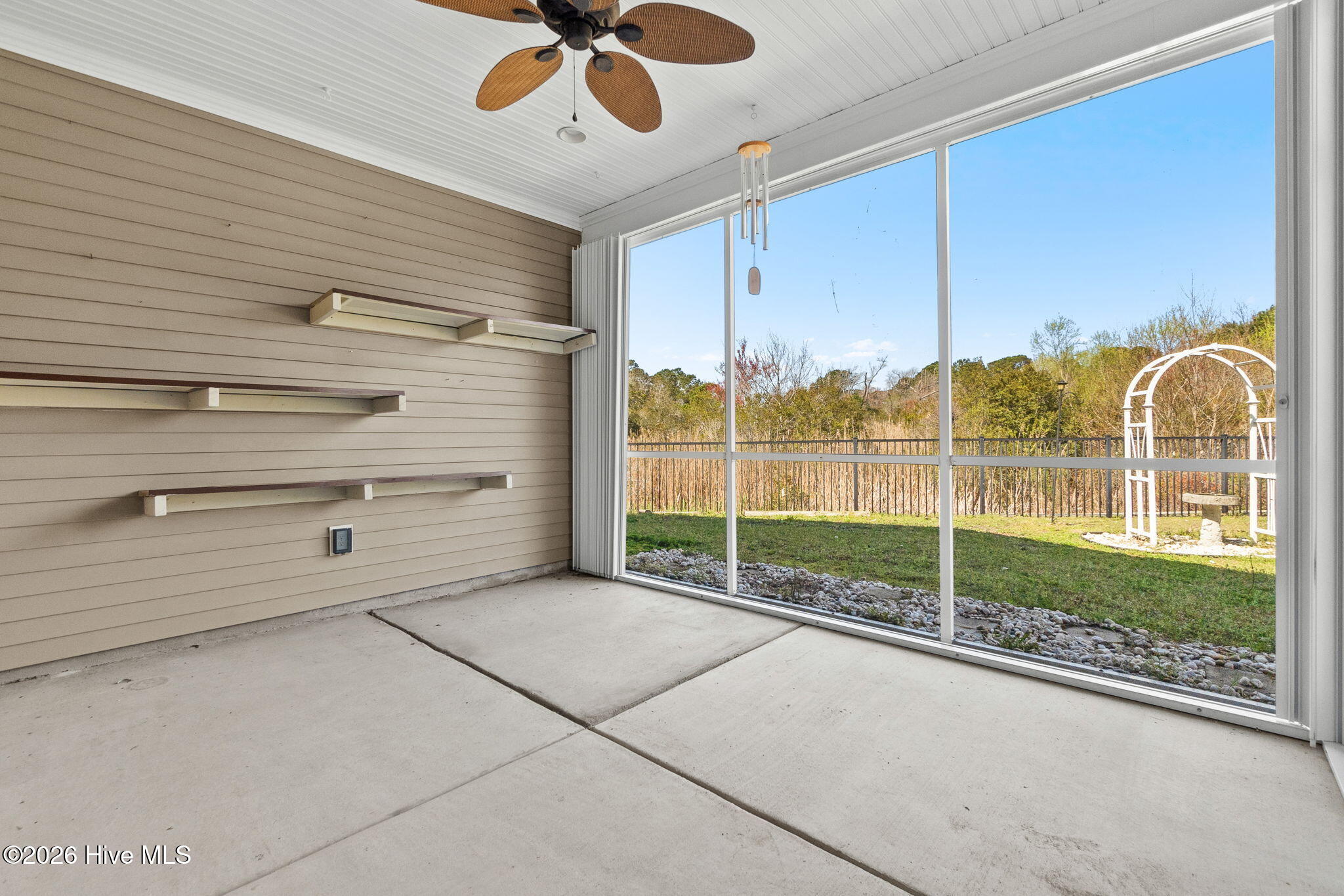 100561861 | Photo 22