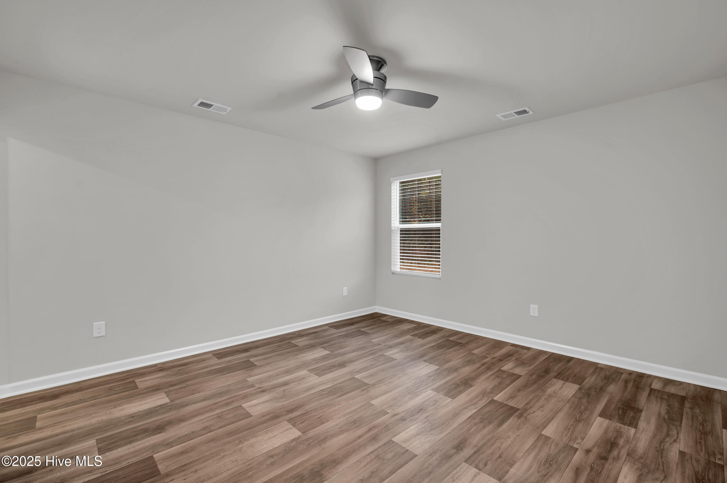 100544665 | Photo 14