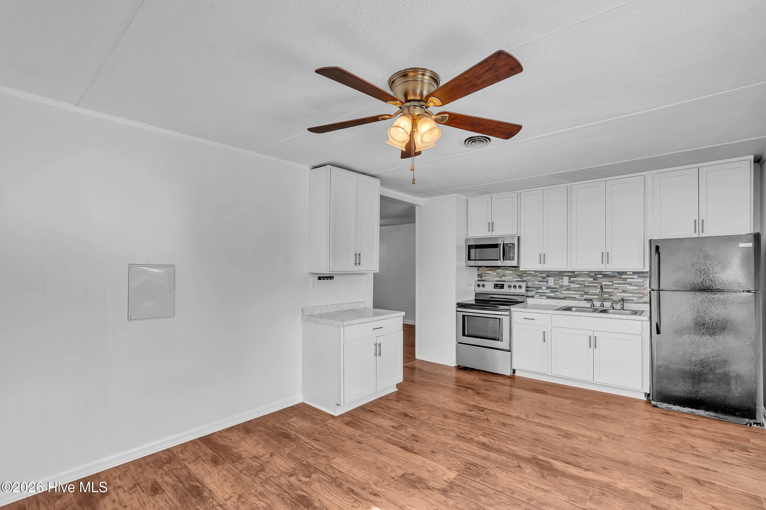 100567424 | Photo 12