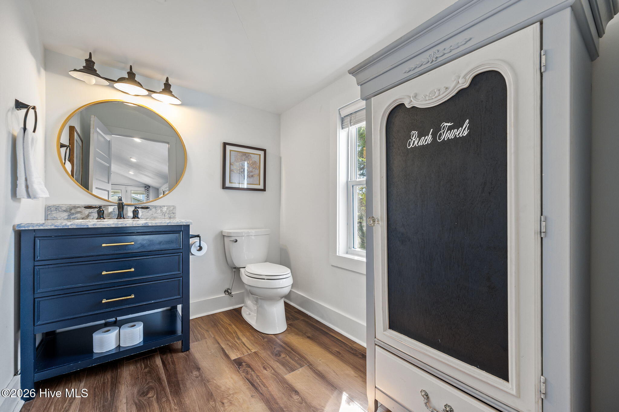 100569137 | Photo 36