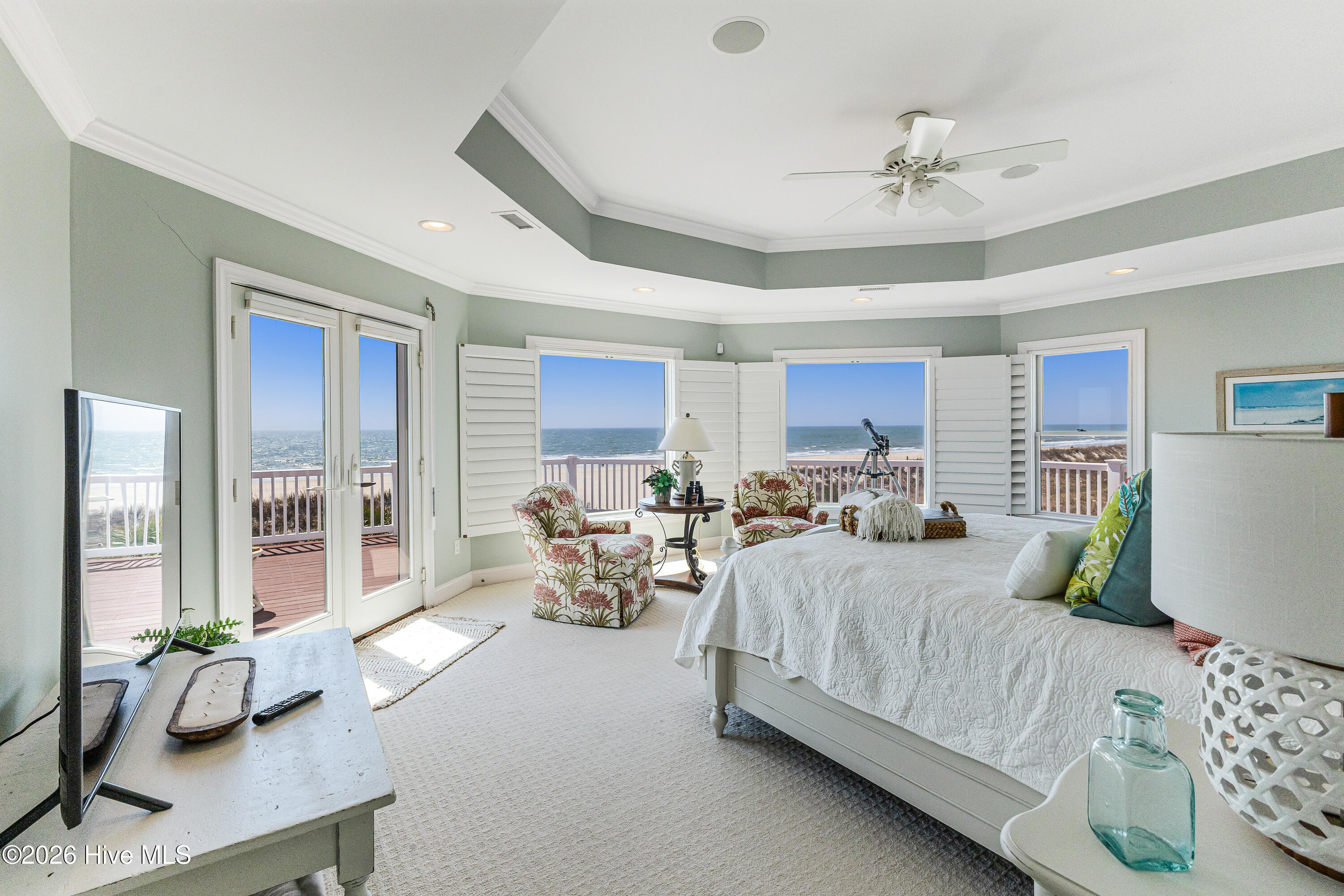 100567897 | Photo 48