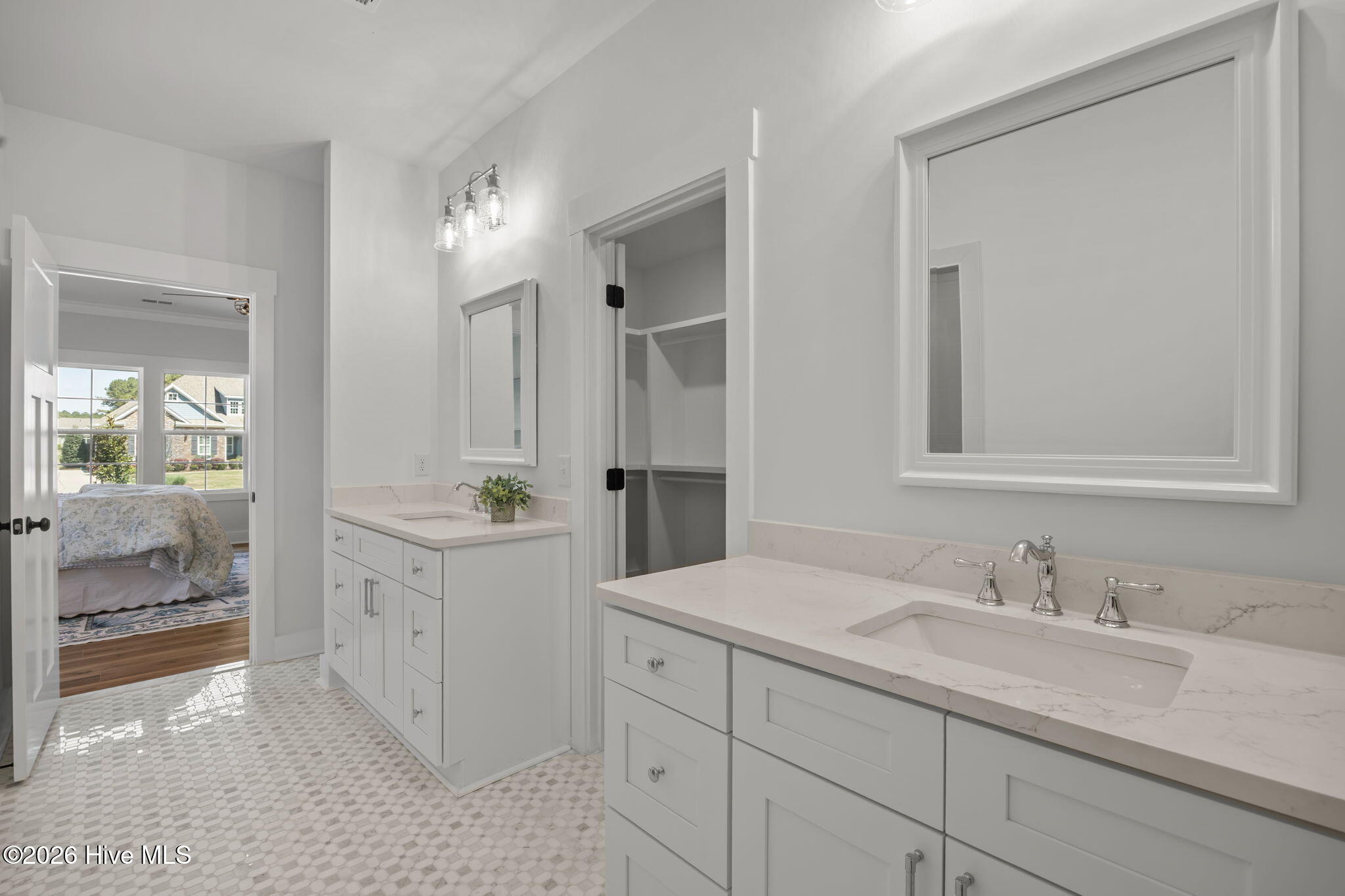 100563337 | Photo 18