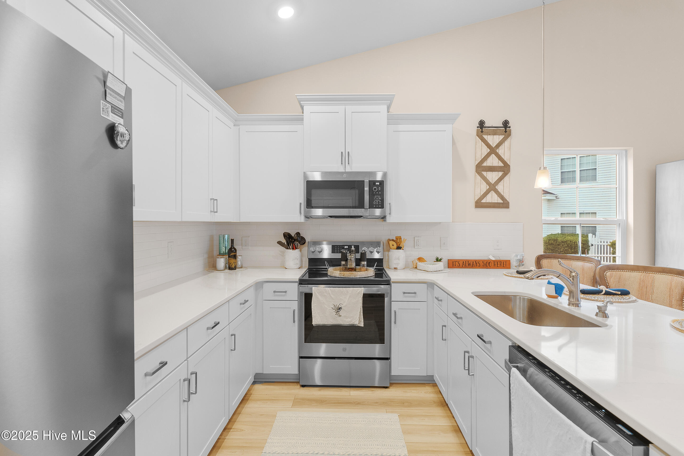 100499977 | Photo 12