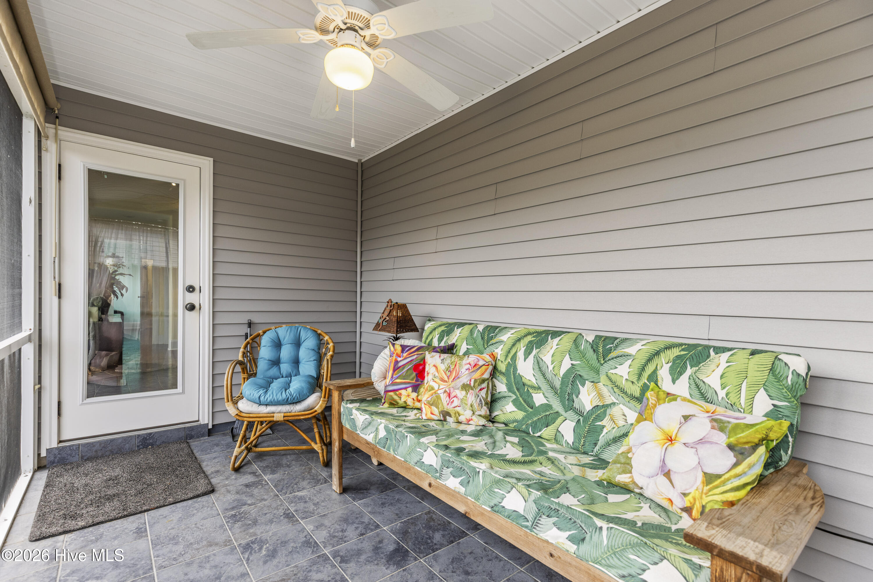 100551829 | Photo 46