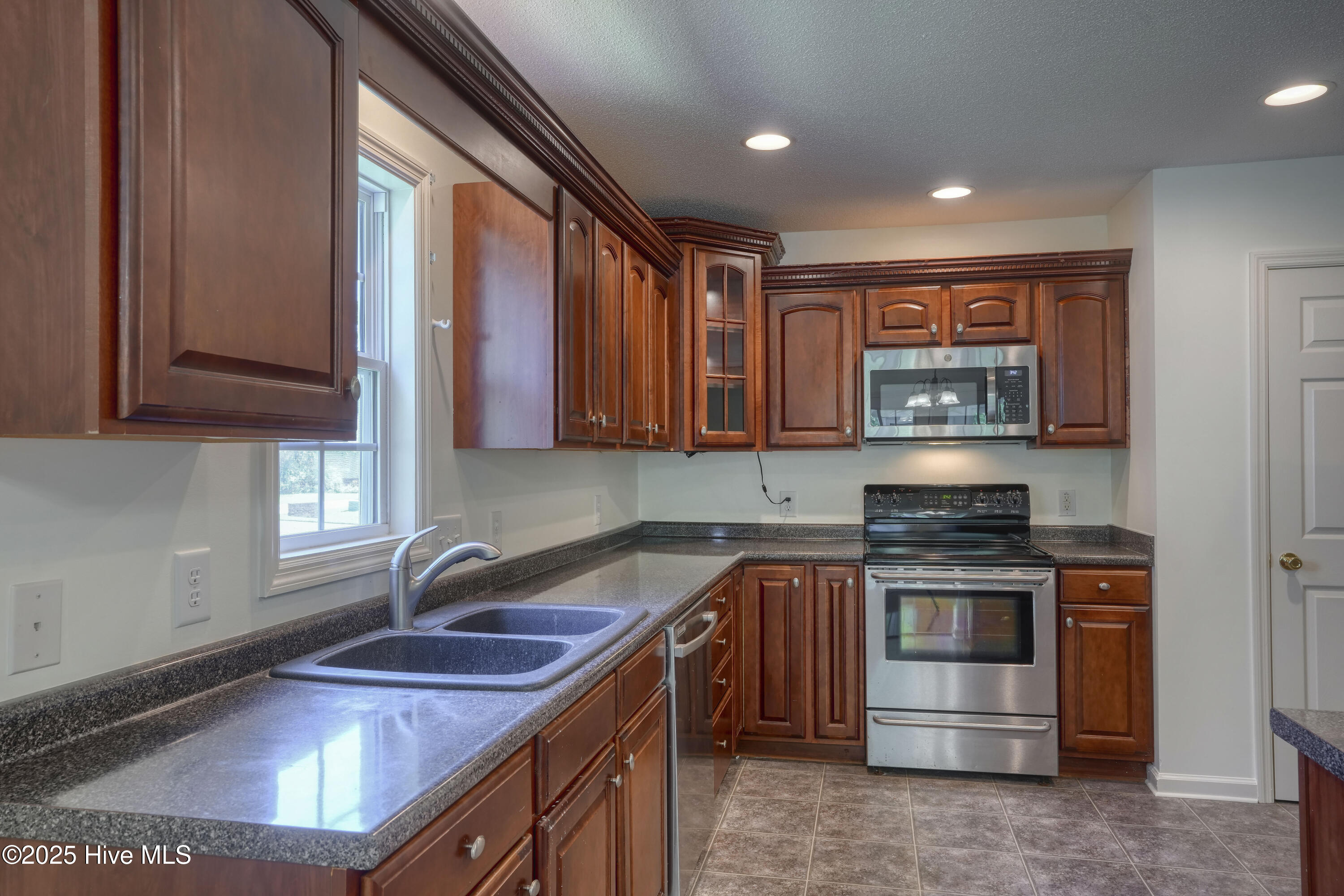 100472919 | Photo 12