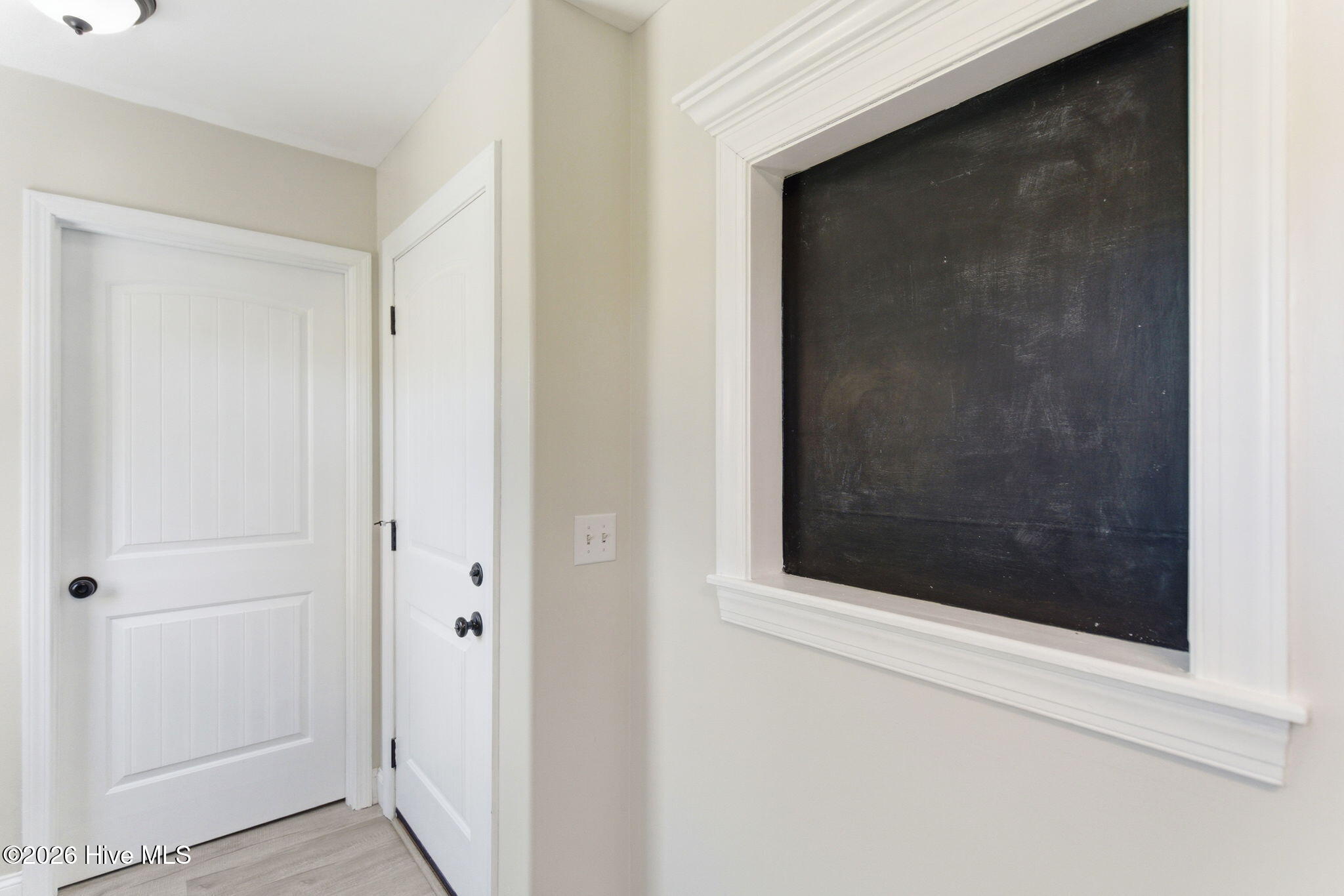 100570118 | Photo 15